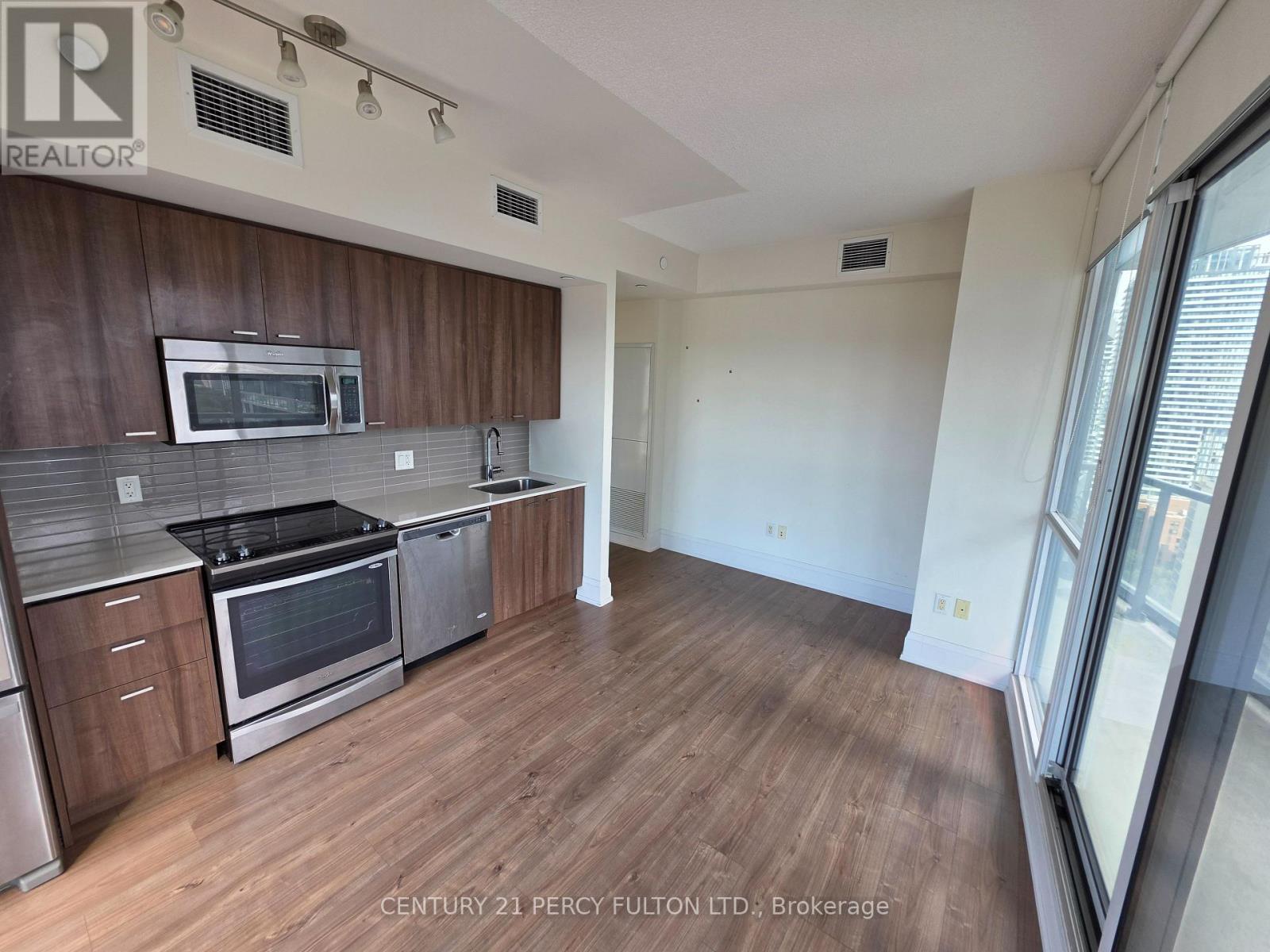 2402 - 30 Roehampton Avenue Property Photo 10