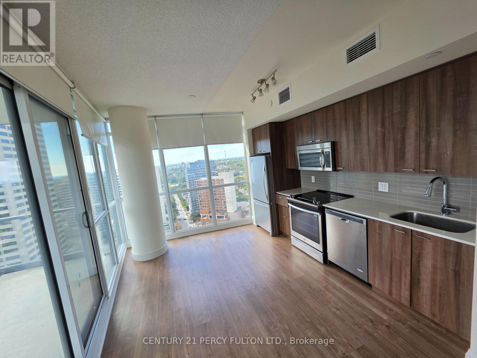 2402 - 30 Roehampton Avenue Property Photo 14