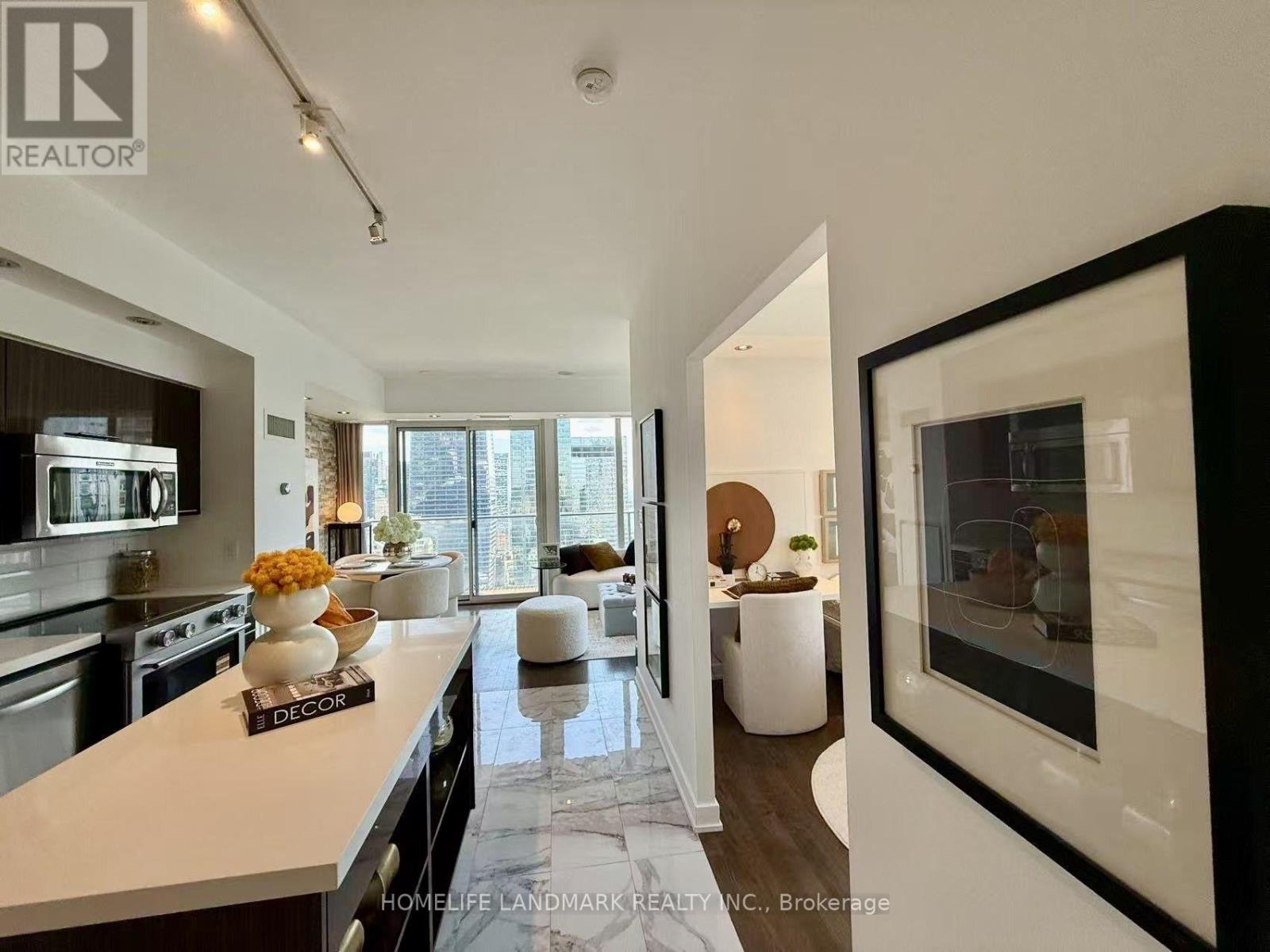 3303 - 126 Simcoe Street Property Photo 1