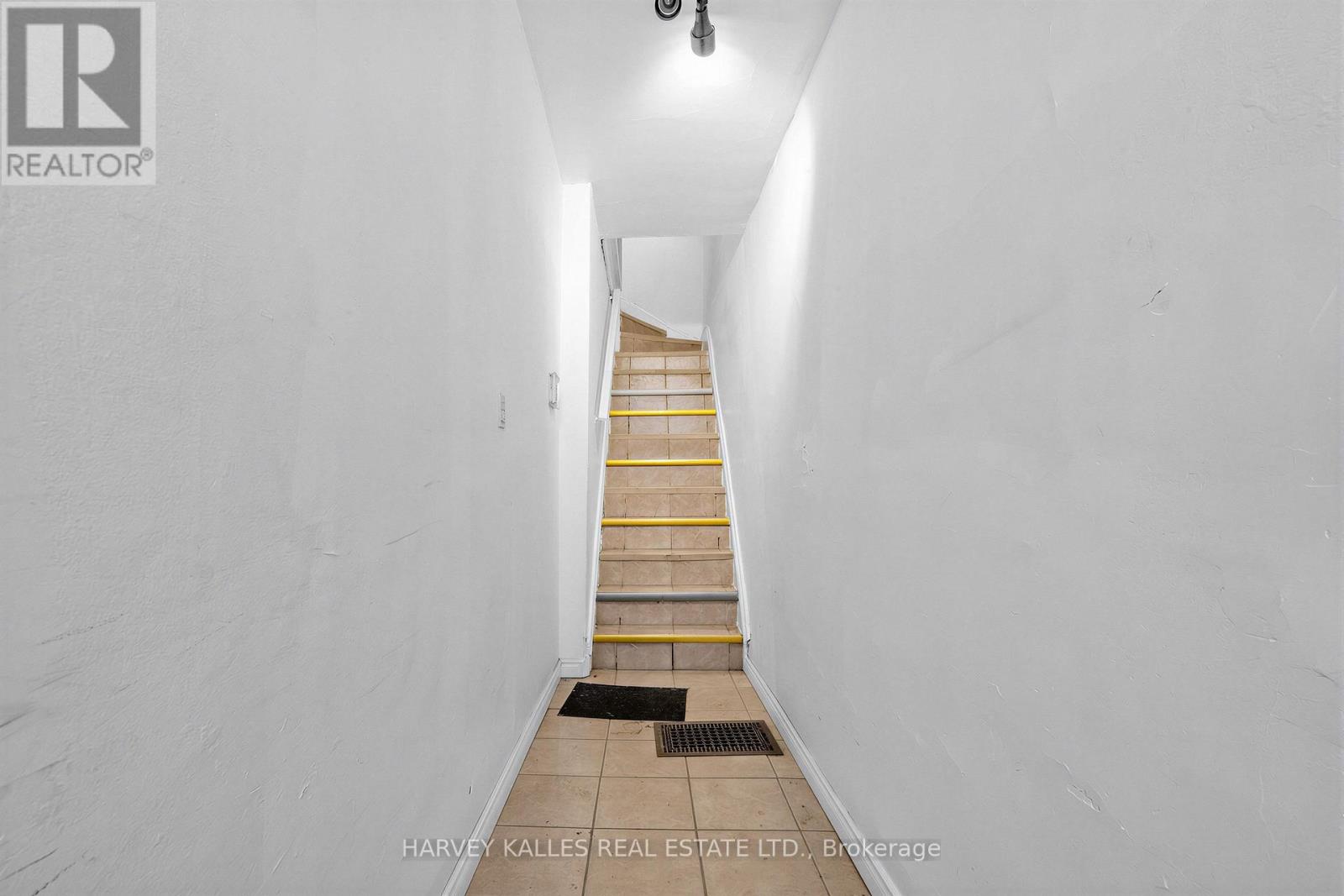 506 Adelaide Street W Property Photo 3