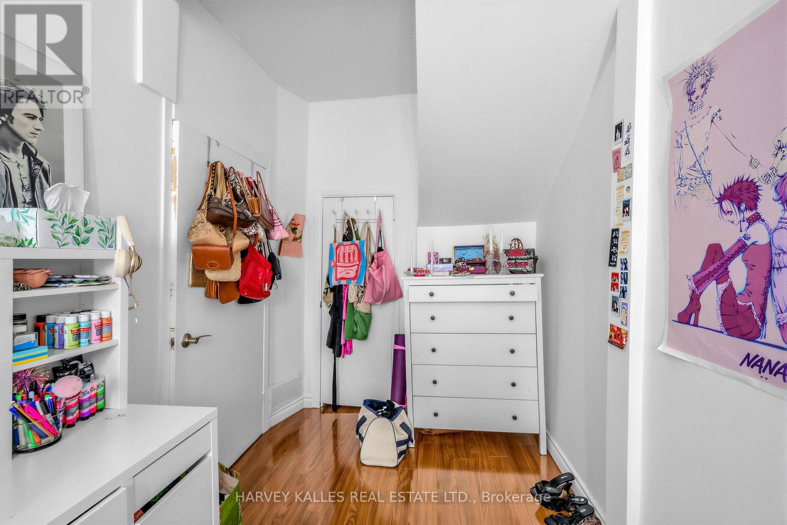 506 Adelaide Street W Property Photo 5