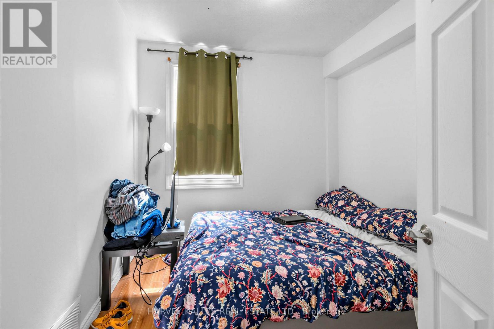 506 Adelaide Street W Property Photo 6