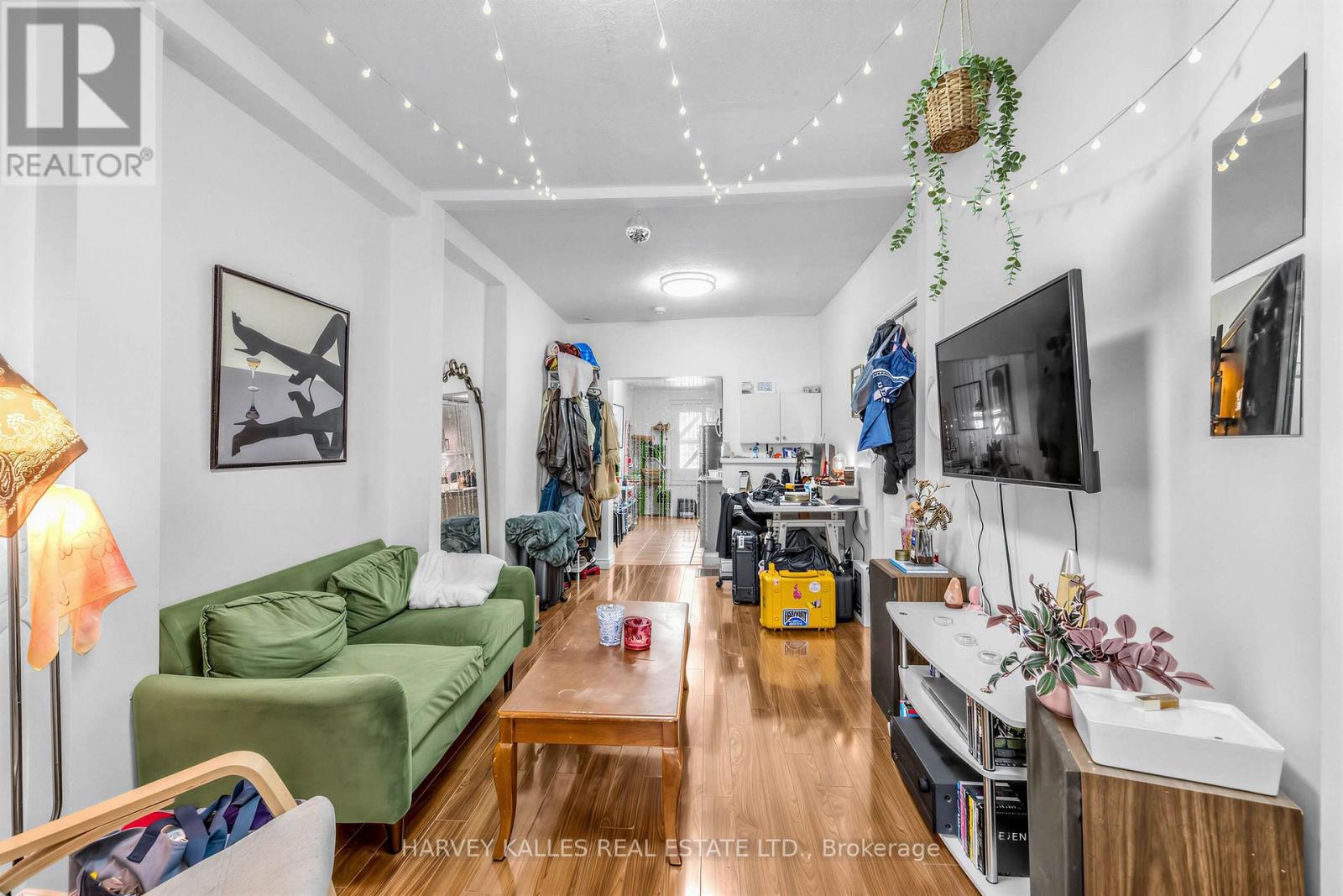 506 Adelaide Street W Property Photo 7