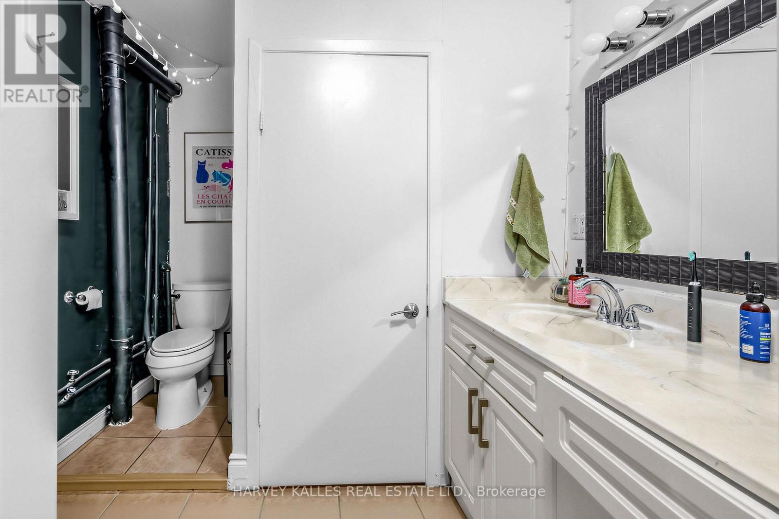 506 Adelaide Street W Property Photo 11