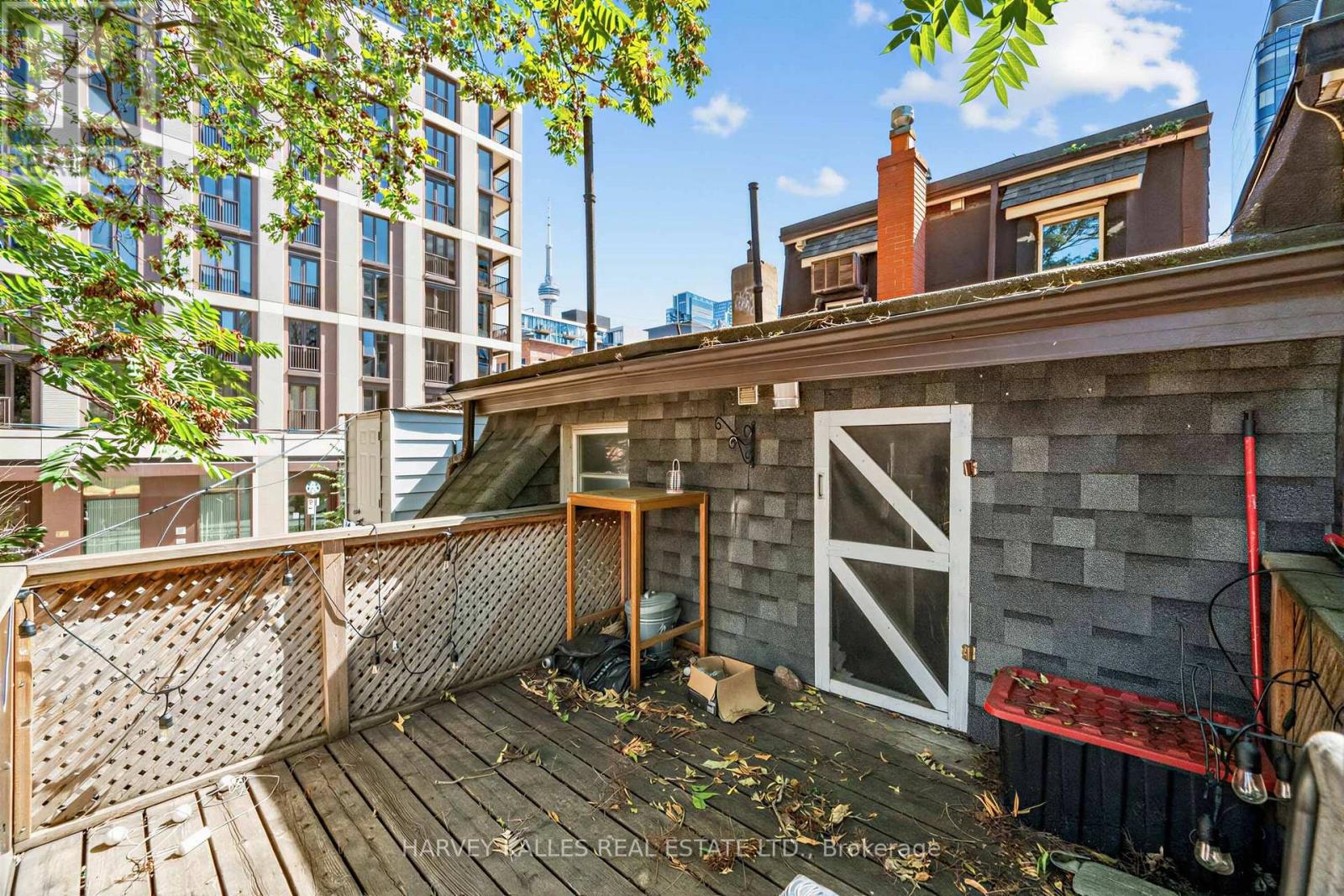506 Adelaide Street W Property Photo 13