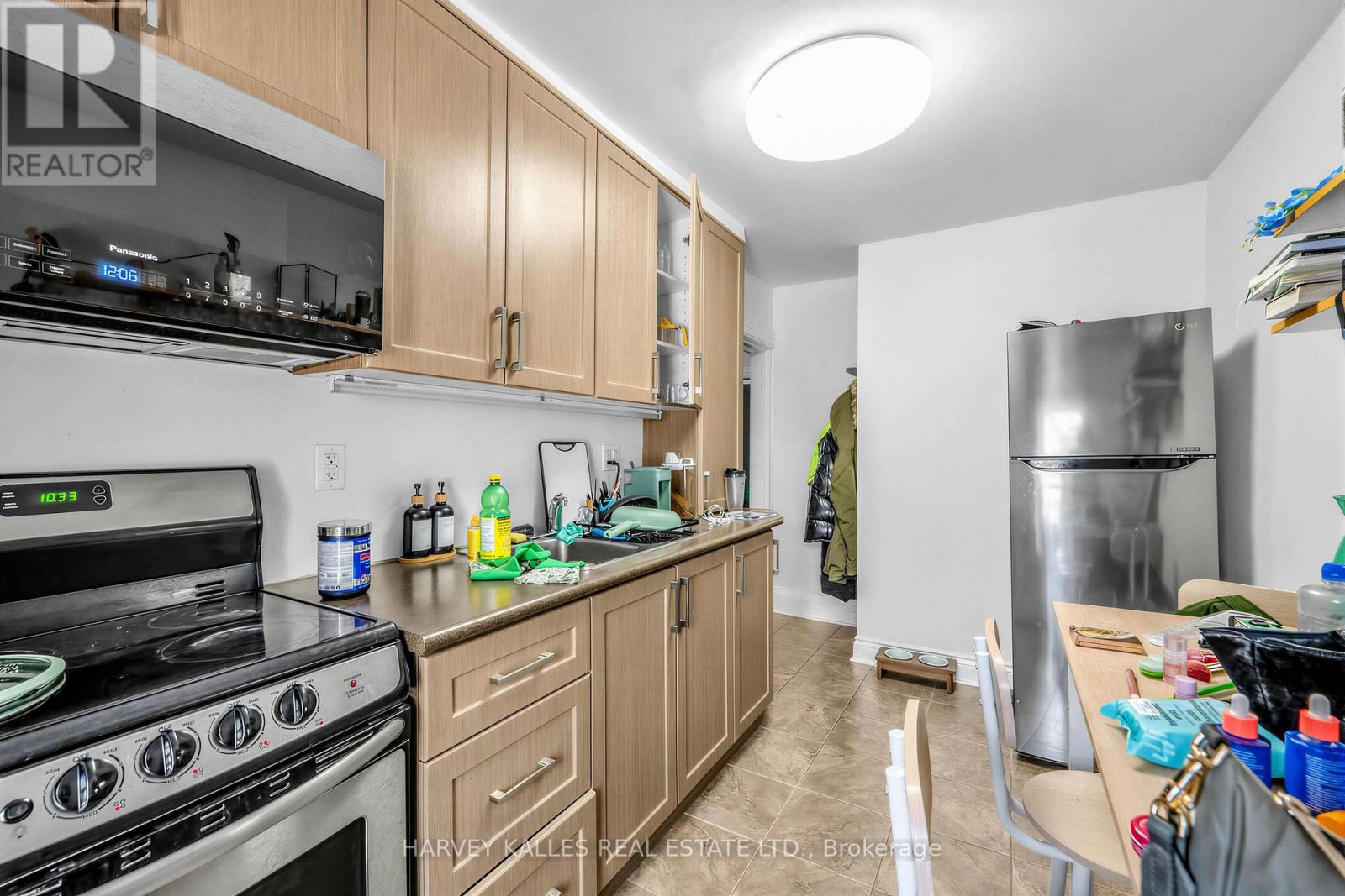 506 Adelaide Street W Property Photo 16