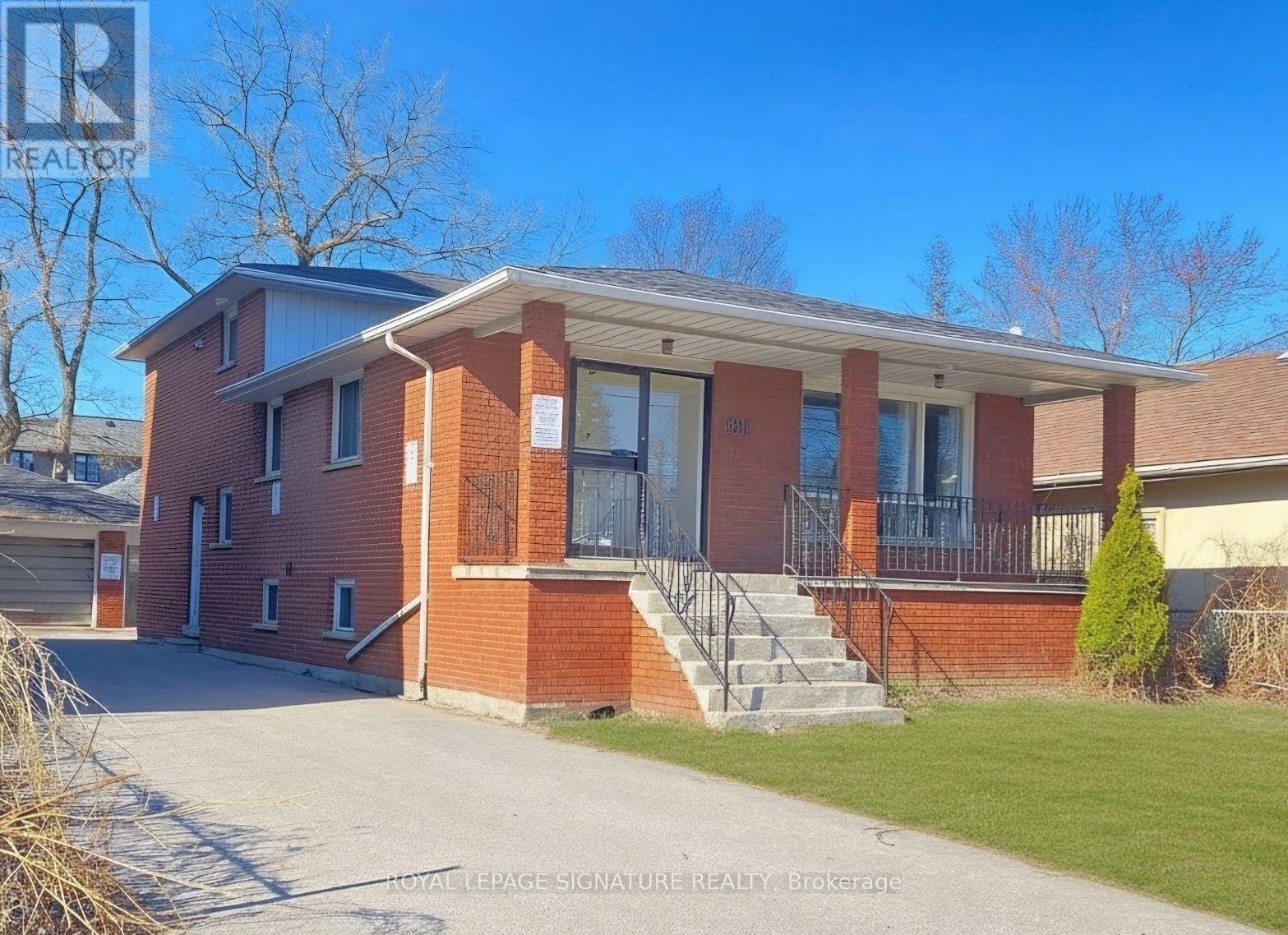 290 Sheppard Avenue W Property Photo 4