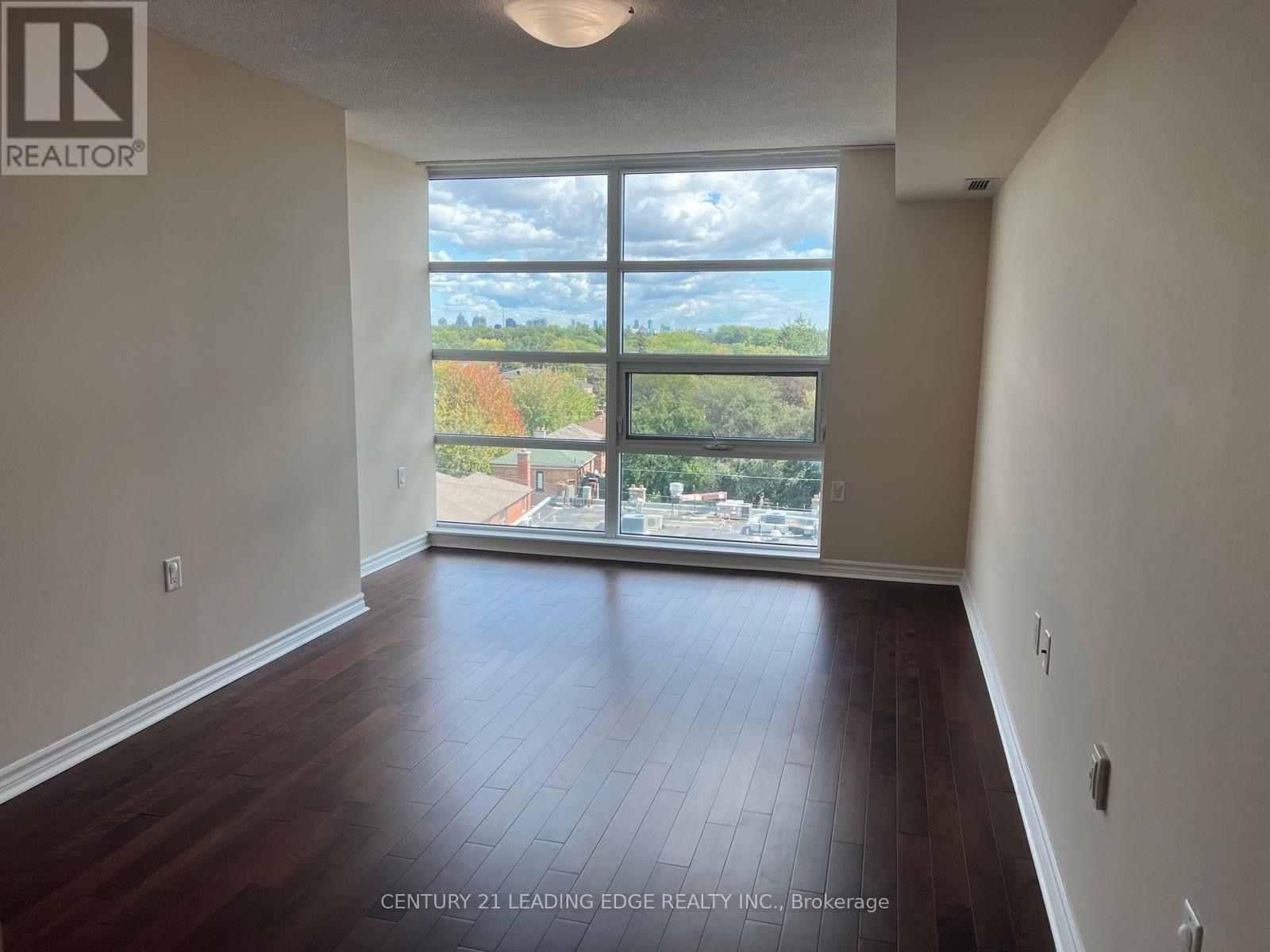 706 - 3830 Bathurst Street Property Photo 9