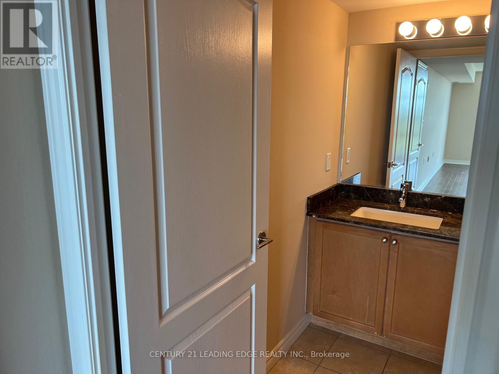 706 - 3830 Bathurst Street Property Photo 16