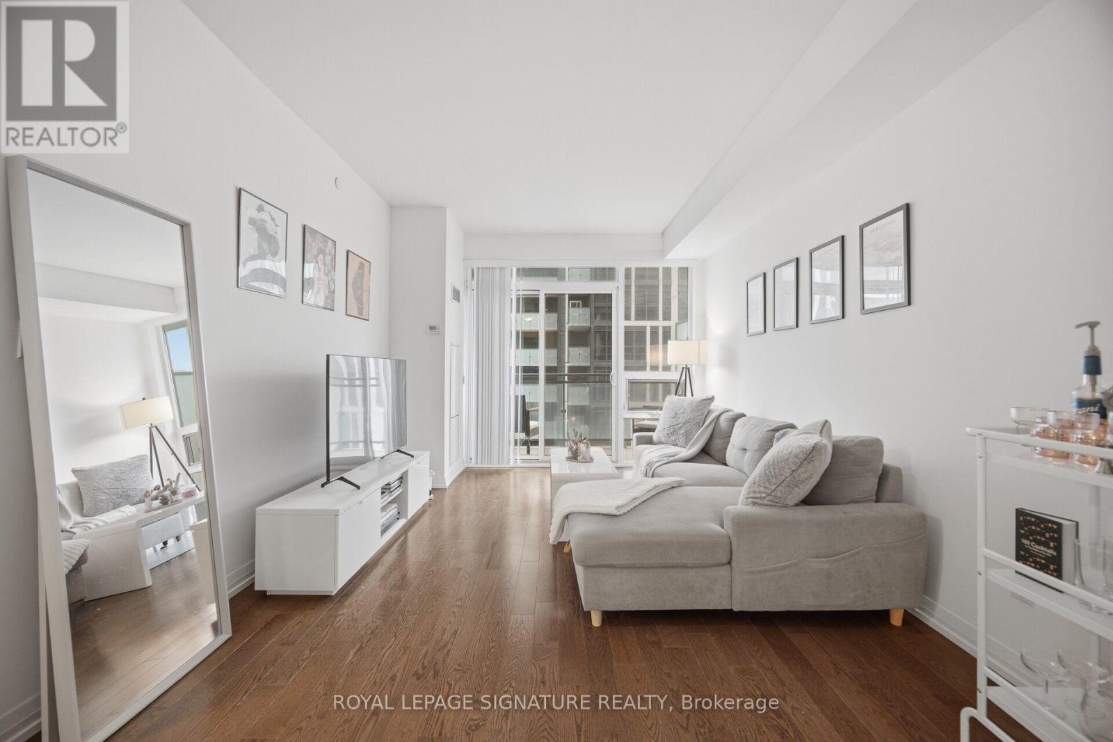 1801 - 460 Adelaide Street E Property Photo 11