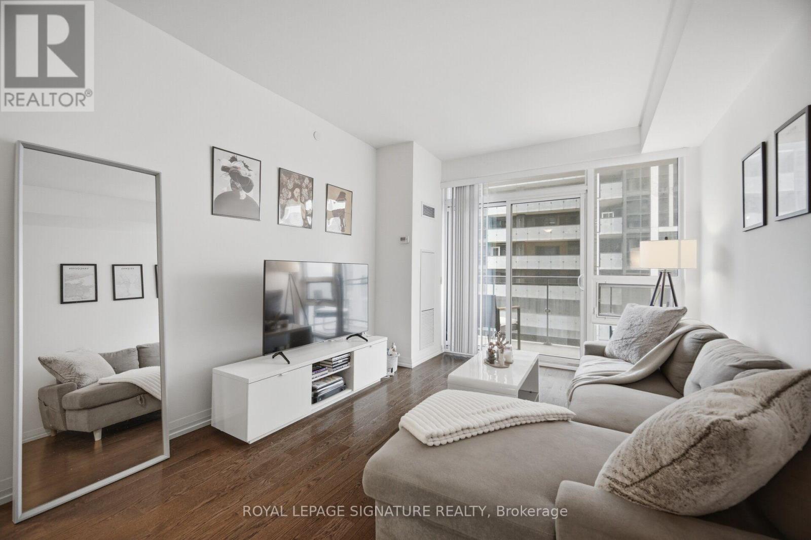 1801 - 460 Adelaide Street E Property Photo 12