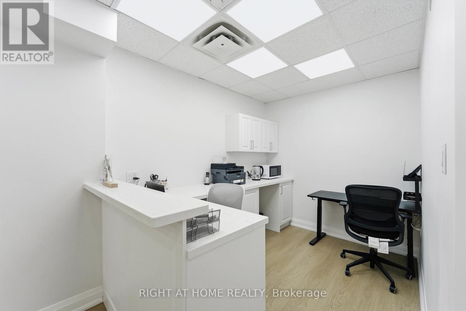 109 - 235 St Clair Avenue W Property Photo 7
