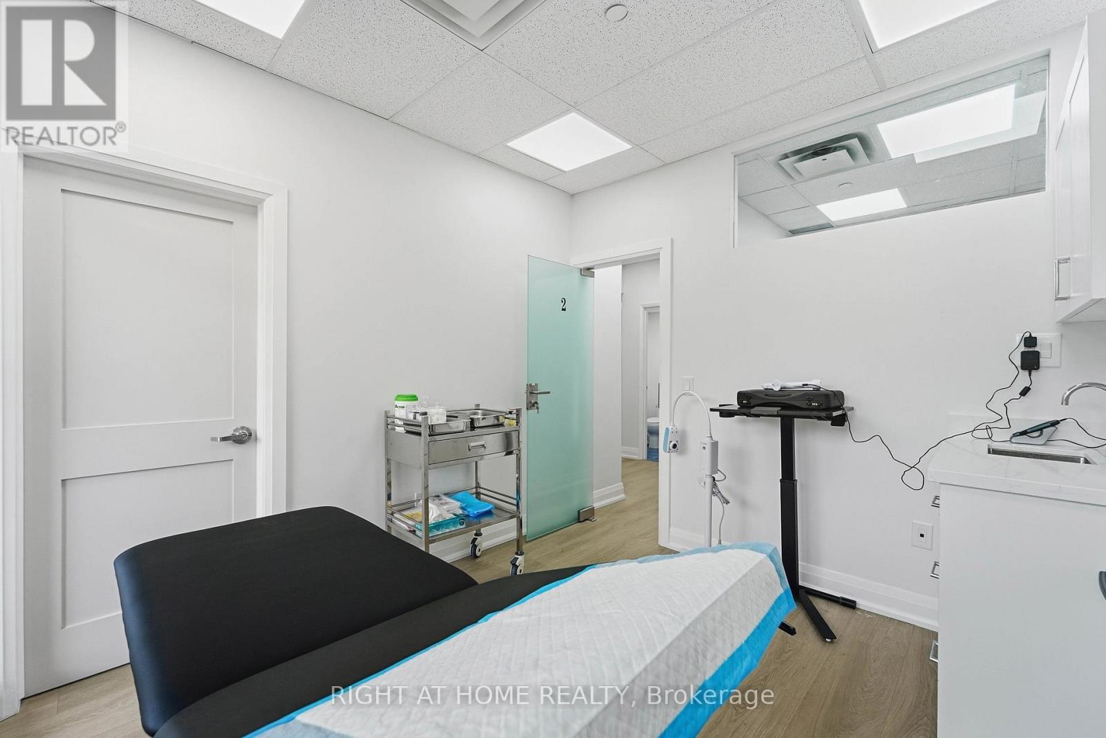 109 - 235 St Clair Avenue W Property Photo 12