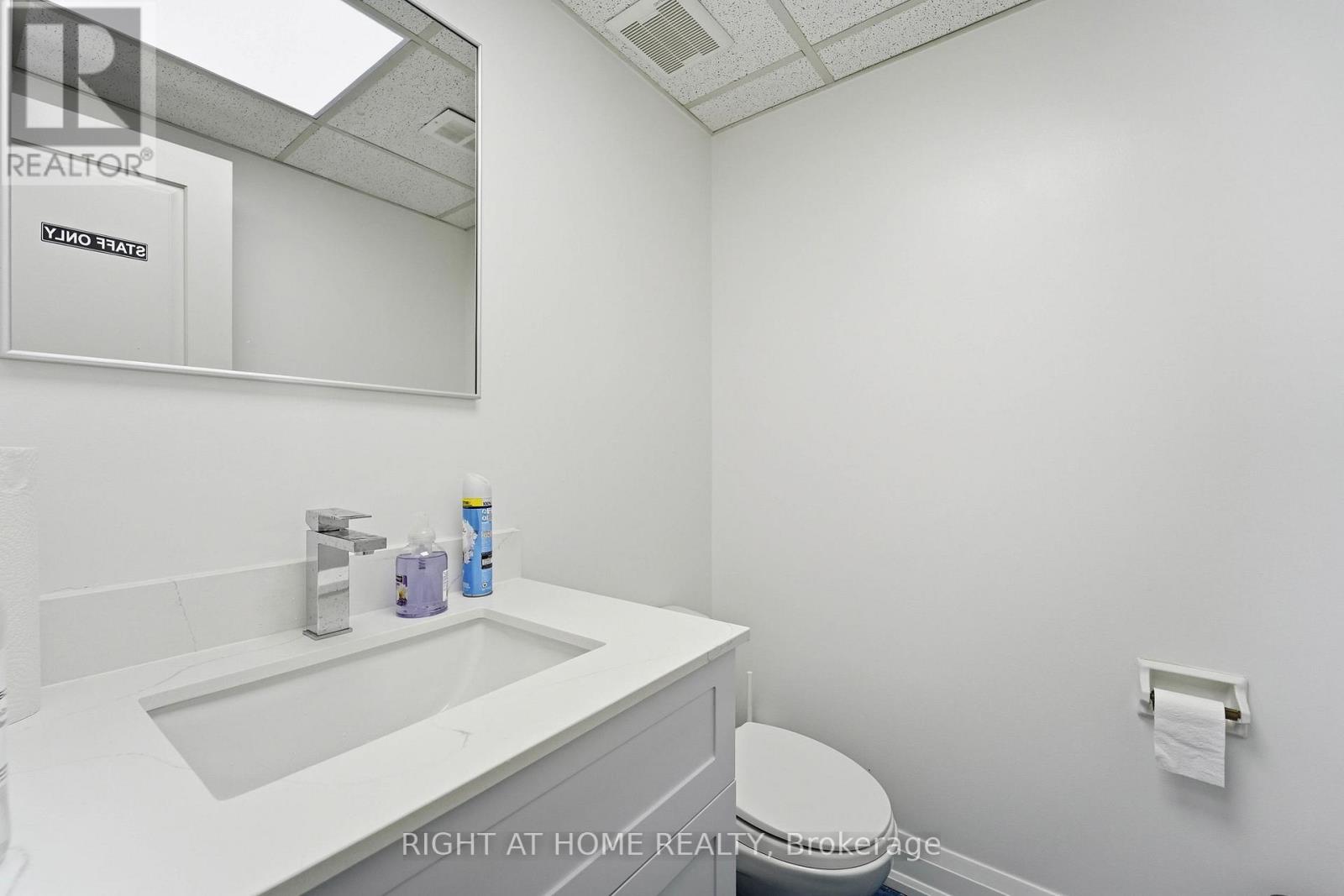 109 - 235 St Clair Avenue W Property Photo 18