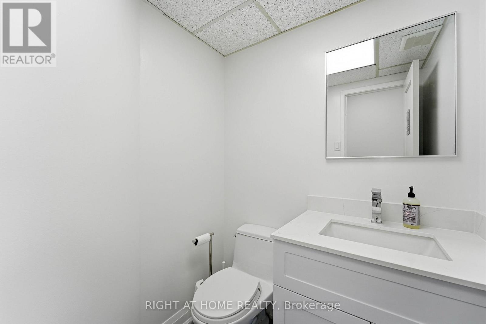 109 - 235 St Clair Avenue W Property Photo 19