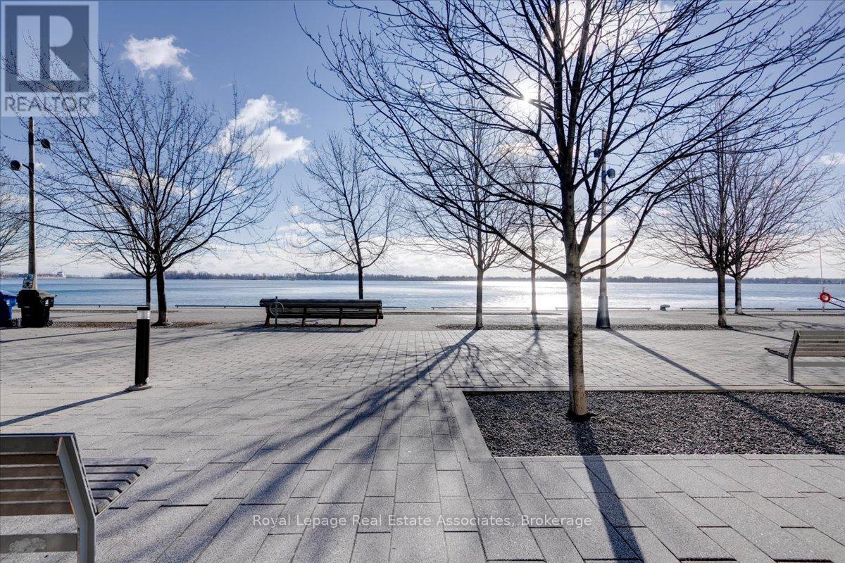 323 - 29 Queens Quay E Property Photo 1