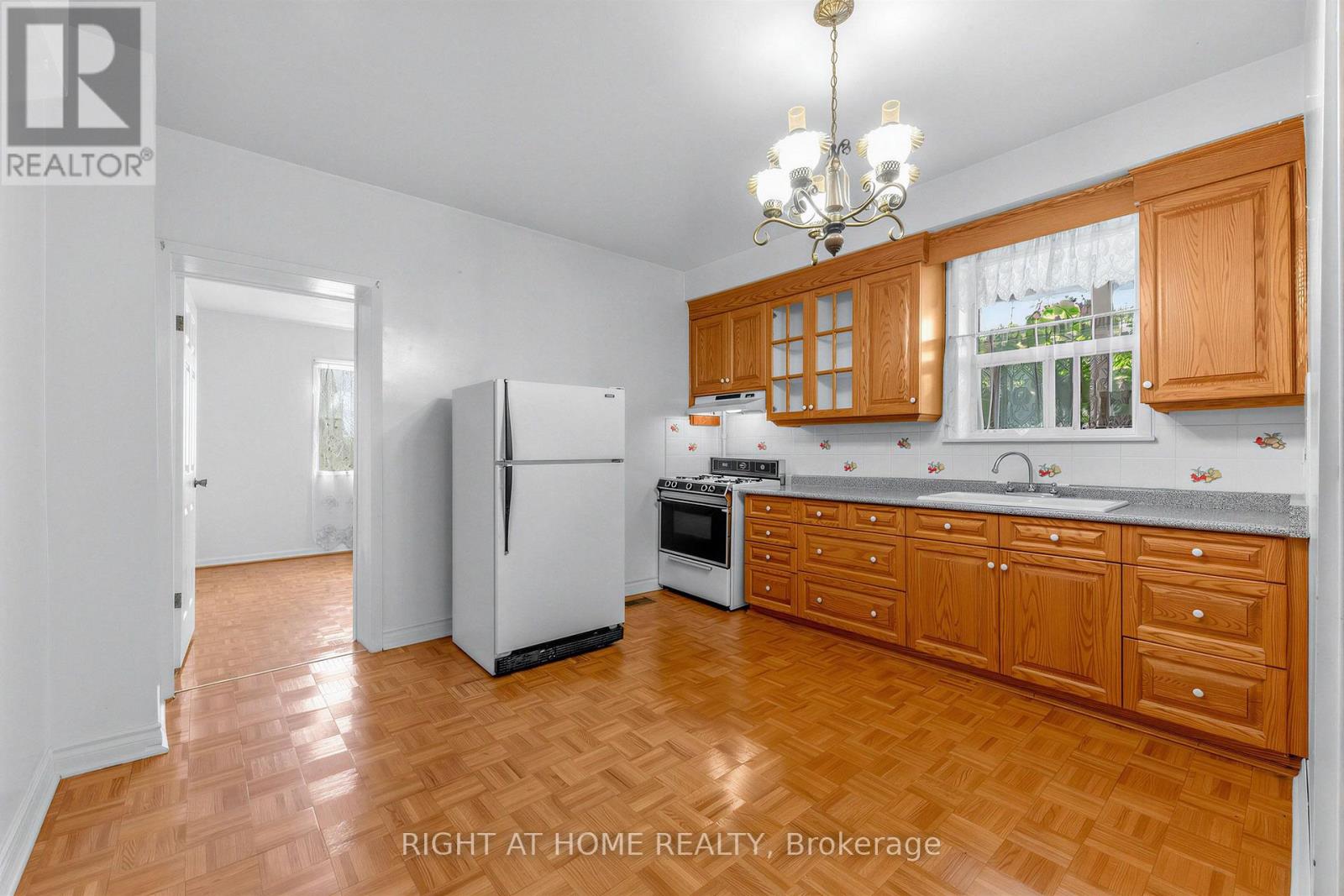 147 Dovercourt Road Property Photo 13