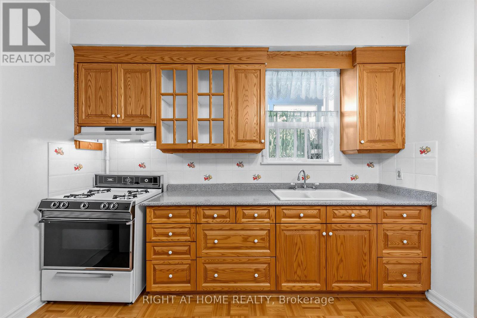147 Dovercourt Road Property Photo 14