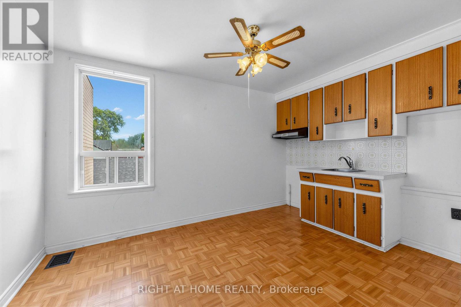 147 Dovercourt Road Property Photo 23