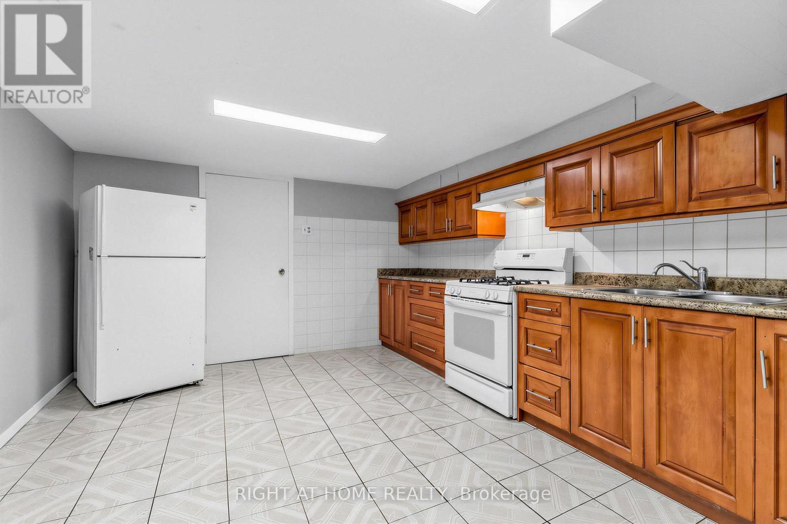 147 Dovercourt Road Property Photo 32