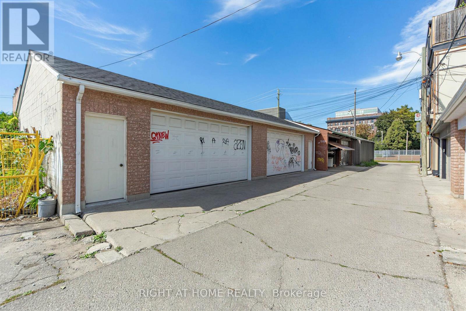 147 Dovercourt Road Property Photo 40