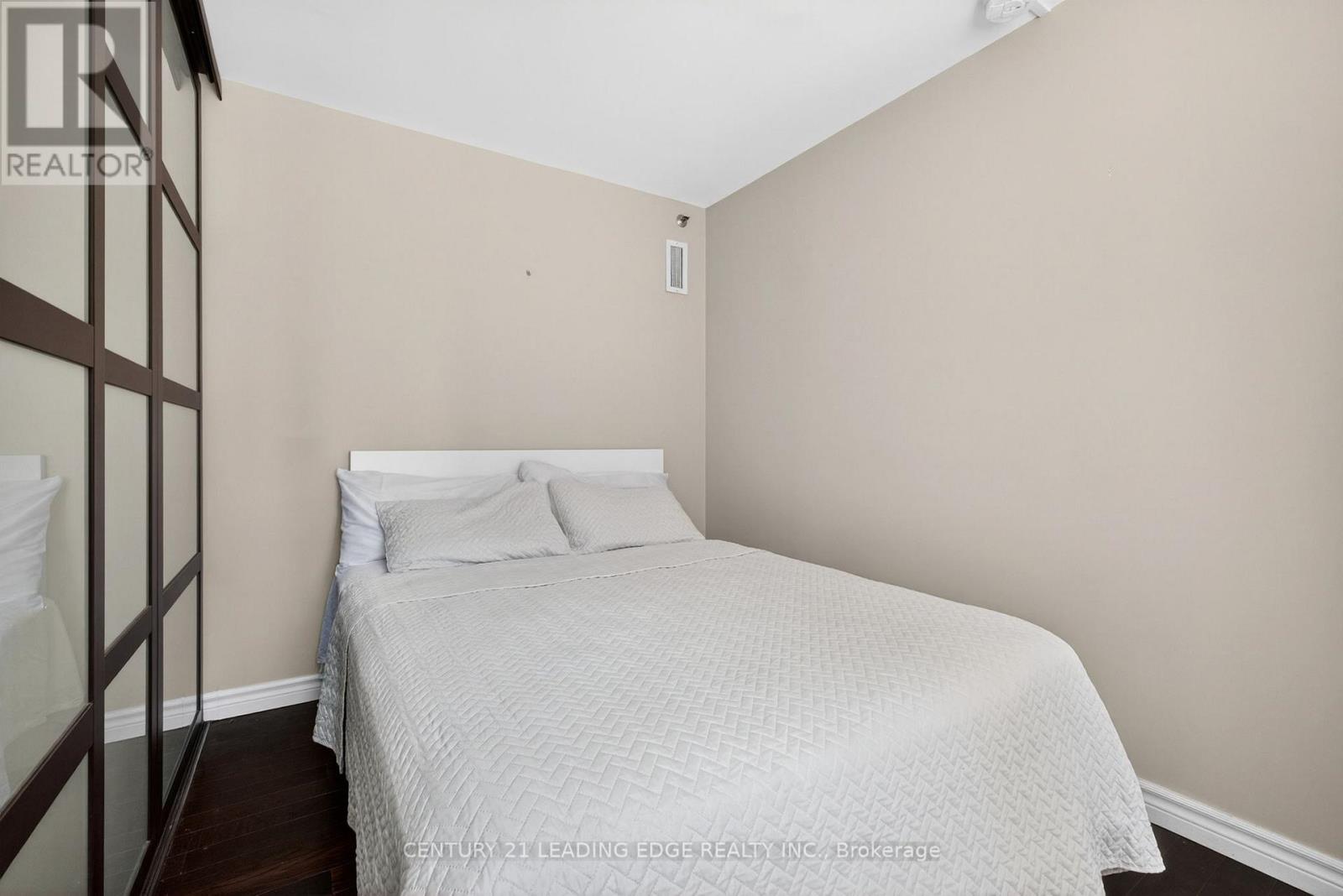 1214 - 200 Victoria Street Property Photo 32