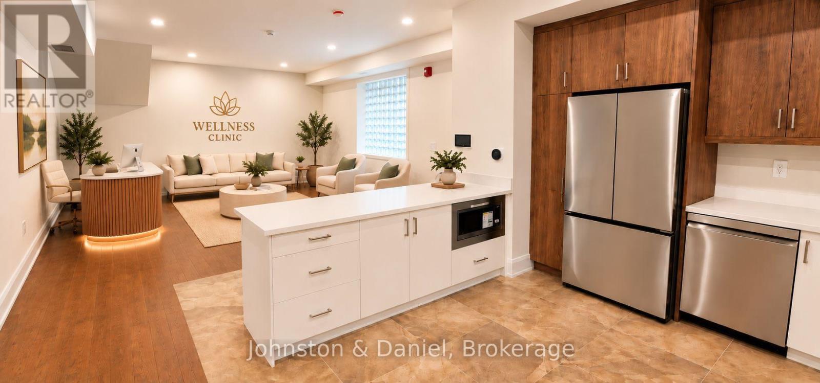 202 - 2579 Yonge Street Property Photo 2
