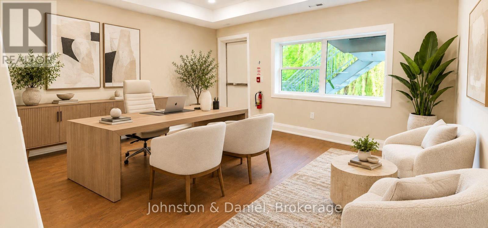 202 - 2579 Yonge Street Property Photo 8