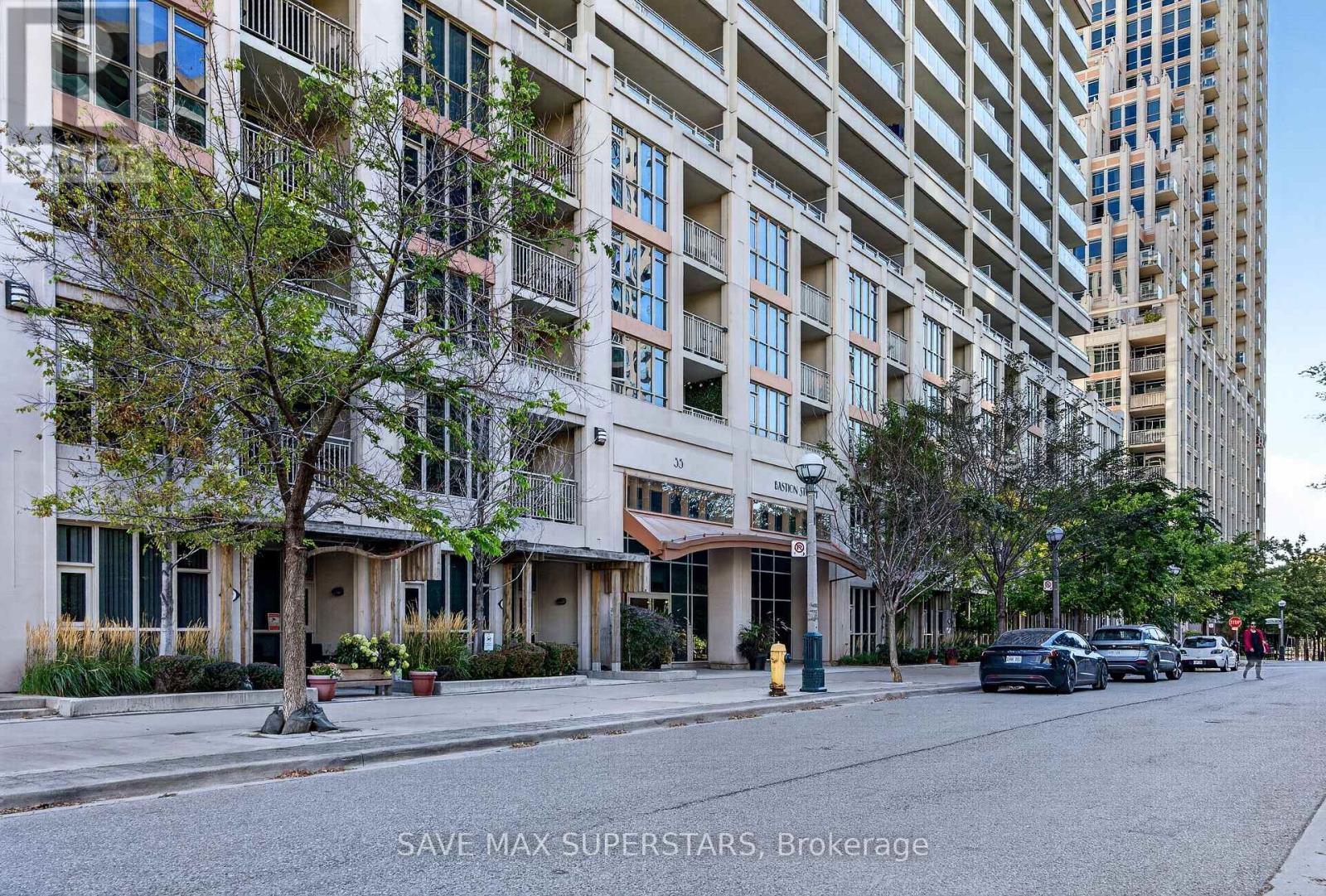 714 - 35 Bastion Street Property Photo 2