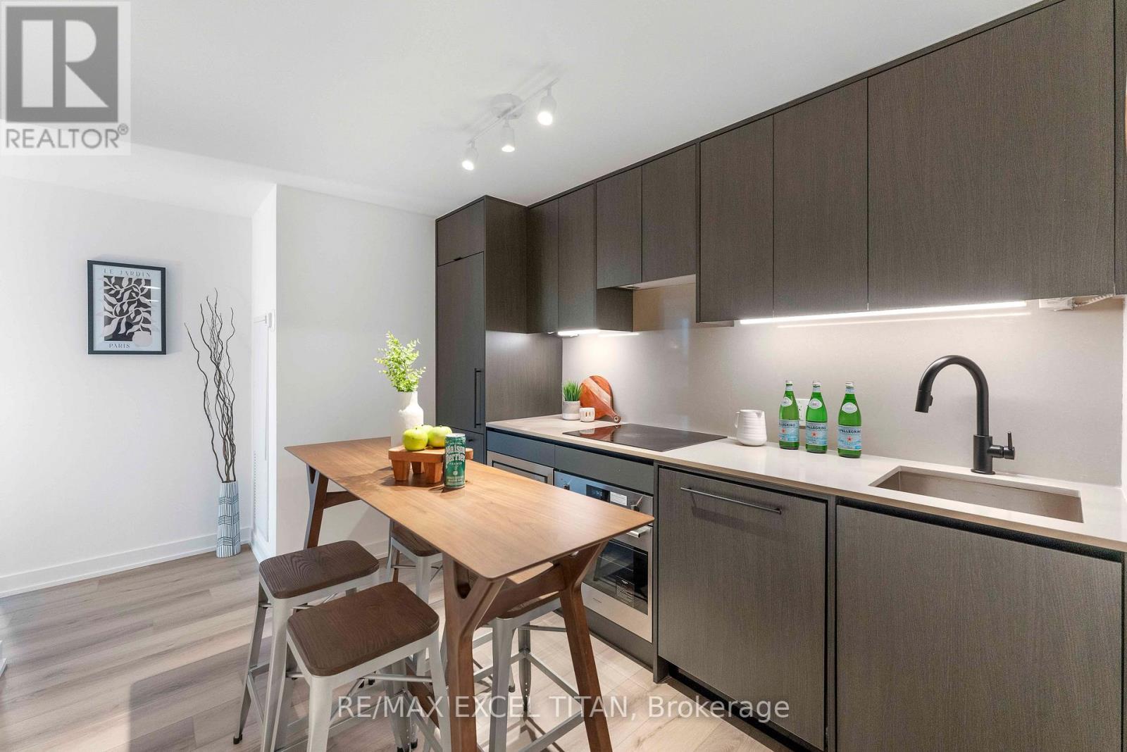 611 - 5 Lakeview Avenue Property Photo 7