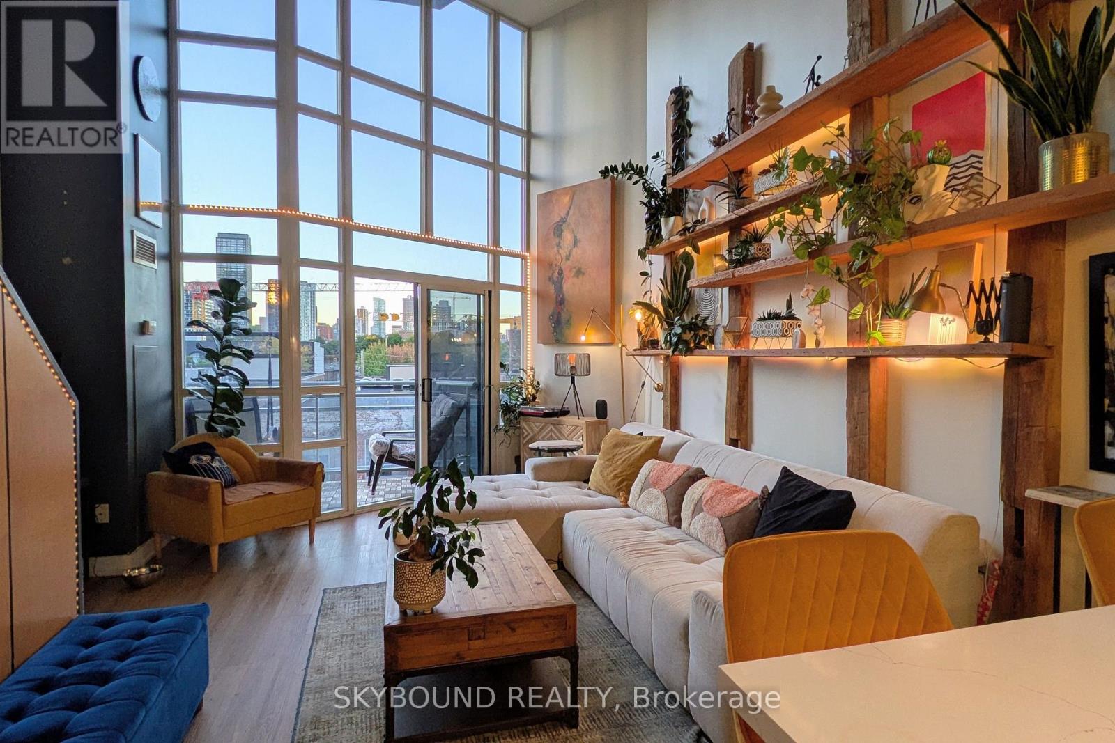421 - 255 RICHMOND STREET E Property Photo 1