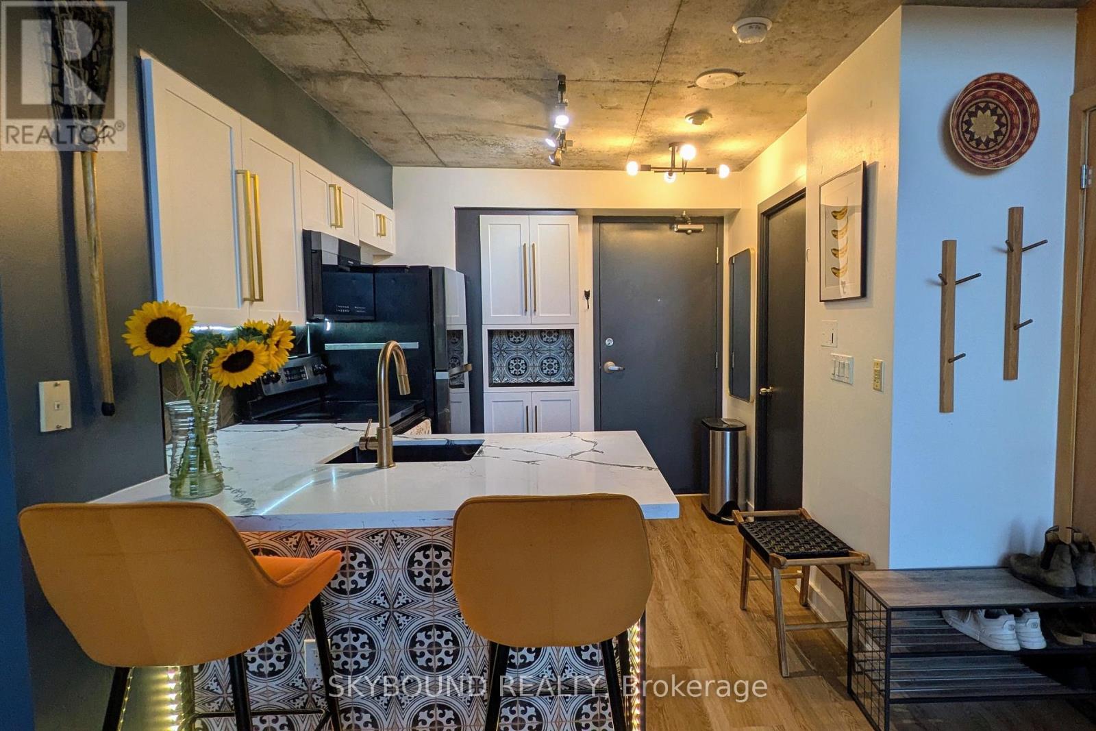 421 - 255 Richmond Street E Property Photo 6