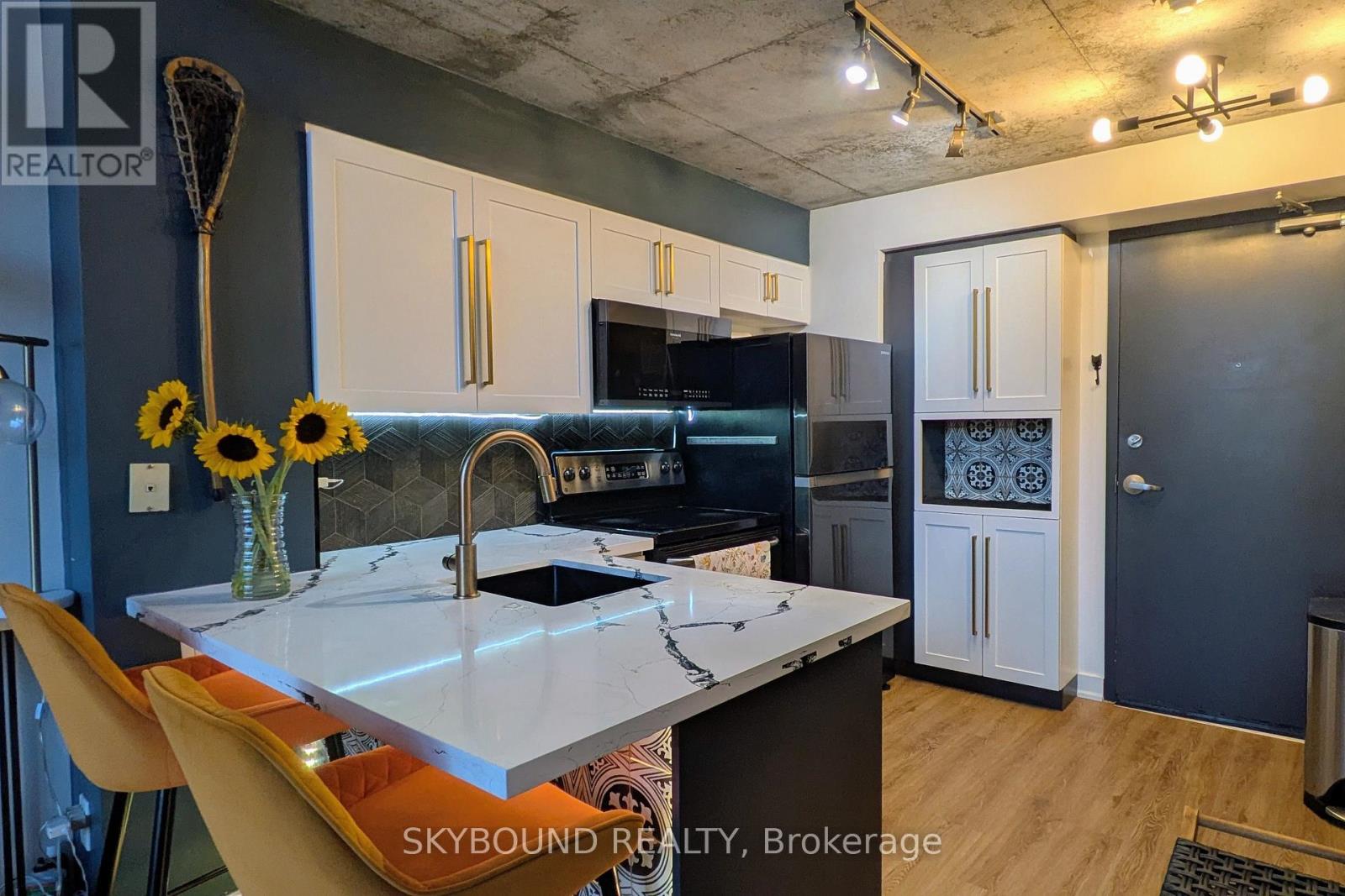 421 - 255 Richmond Street E Property Photo 8