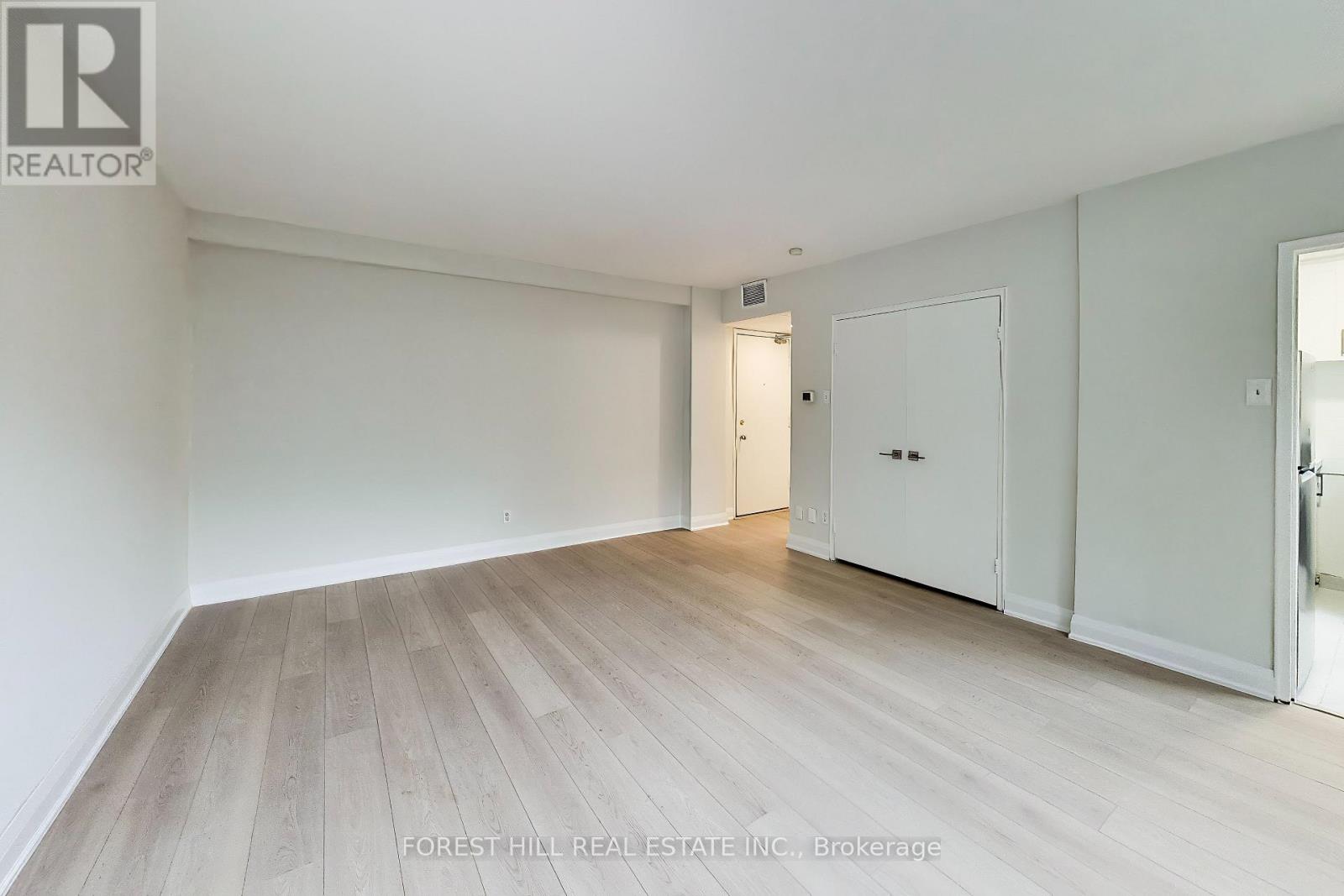 501 - 291 Avenue Road Property Photo 8
