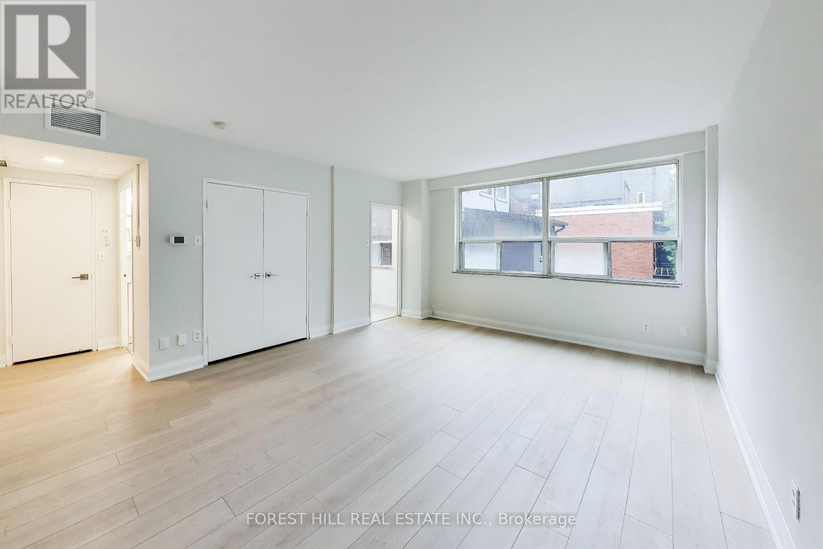 501 - 291 Avenue Road Property Photo 9