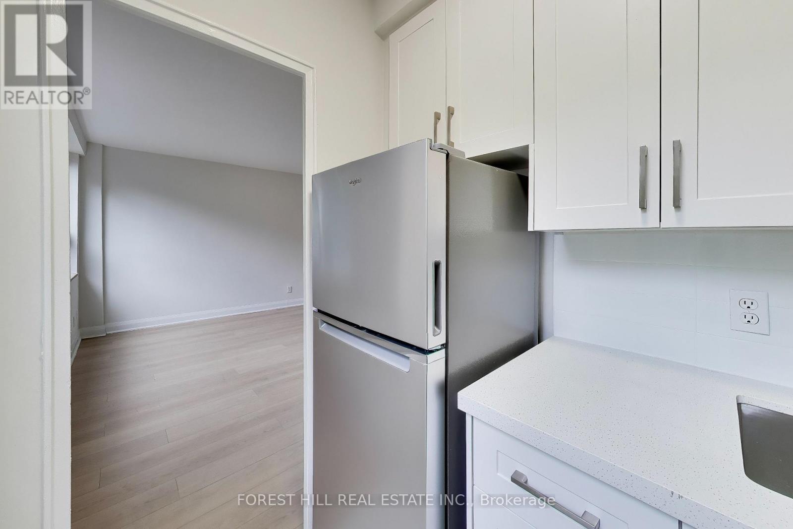 501 - 291 Avenue Road Property Photo 11