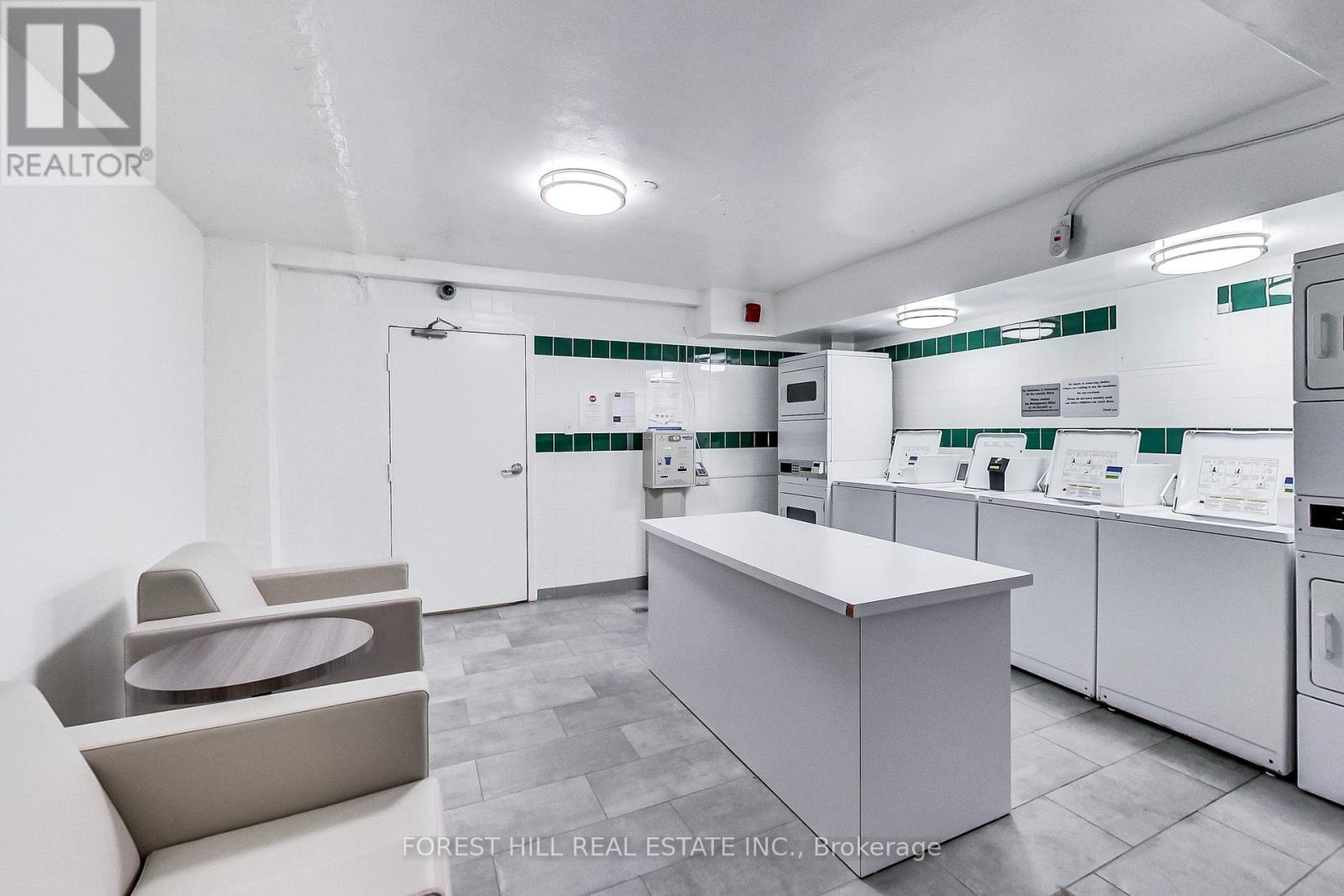501 - 291 Avenue Road Property Photo 14