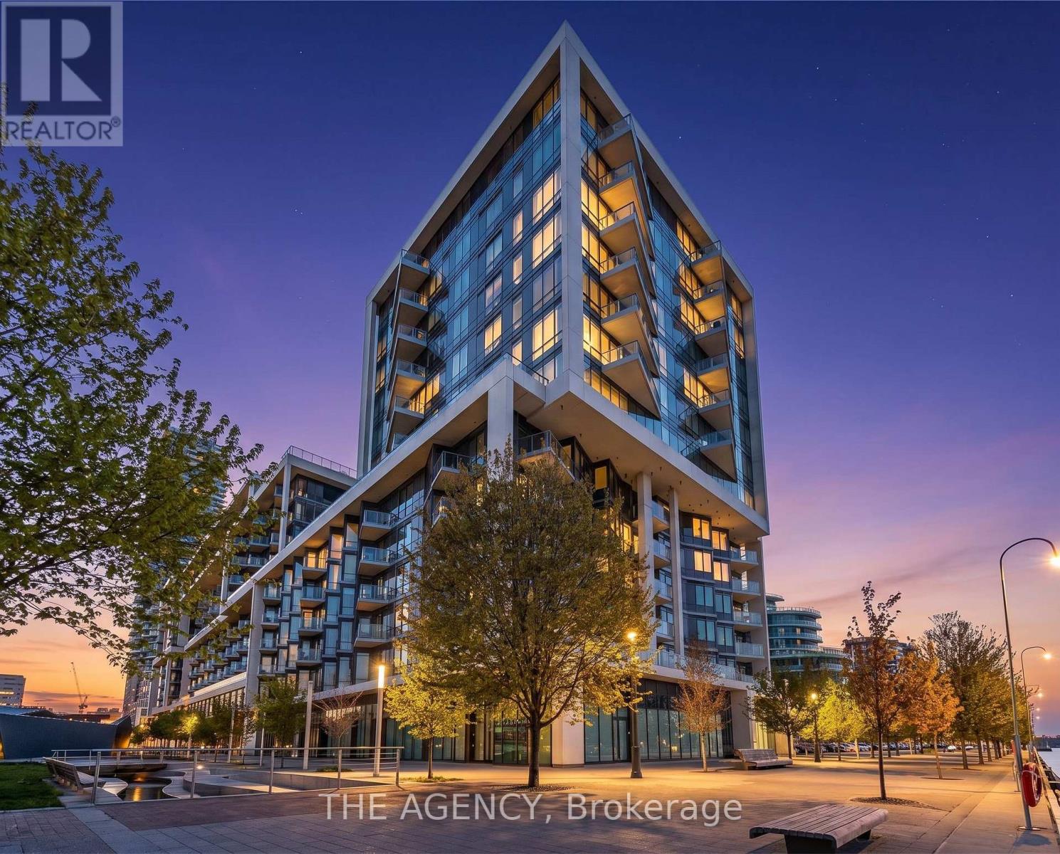 530 - 55 MERCHANTS' WHARF Property Photo 1