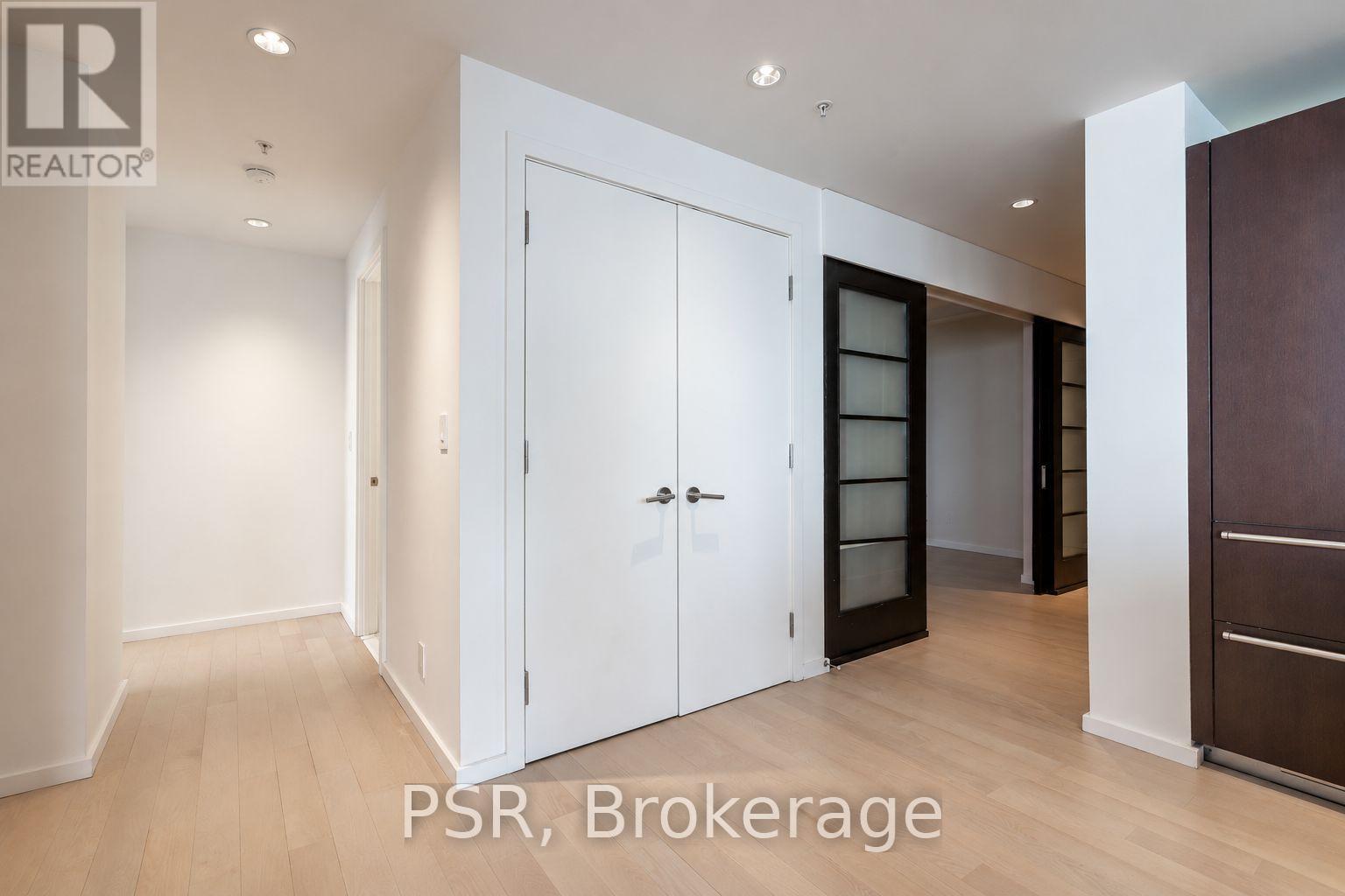 3505 - 180 University Avenue Property Photo 8