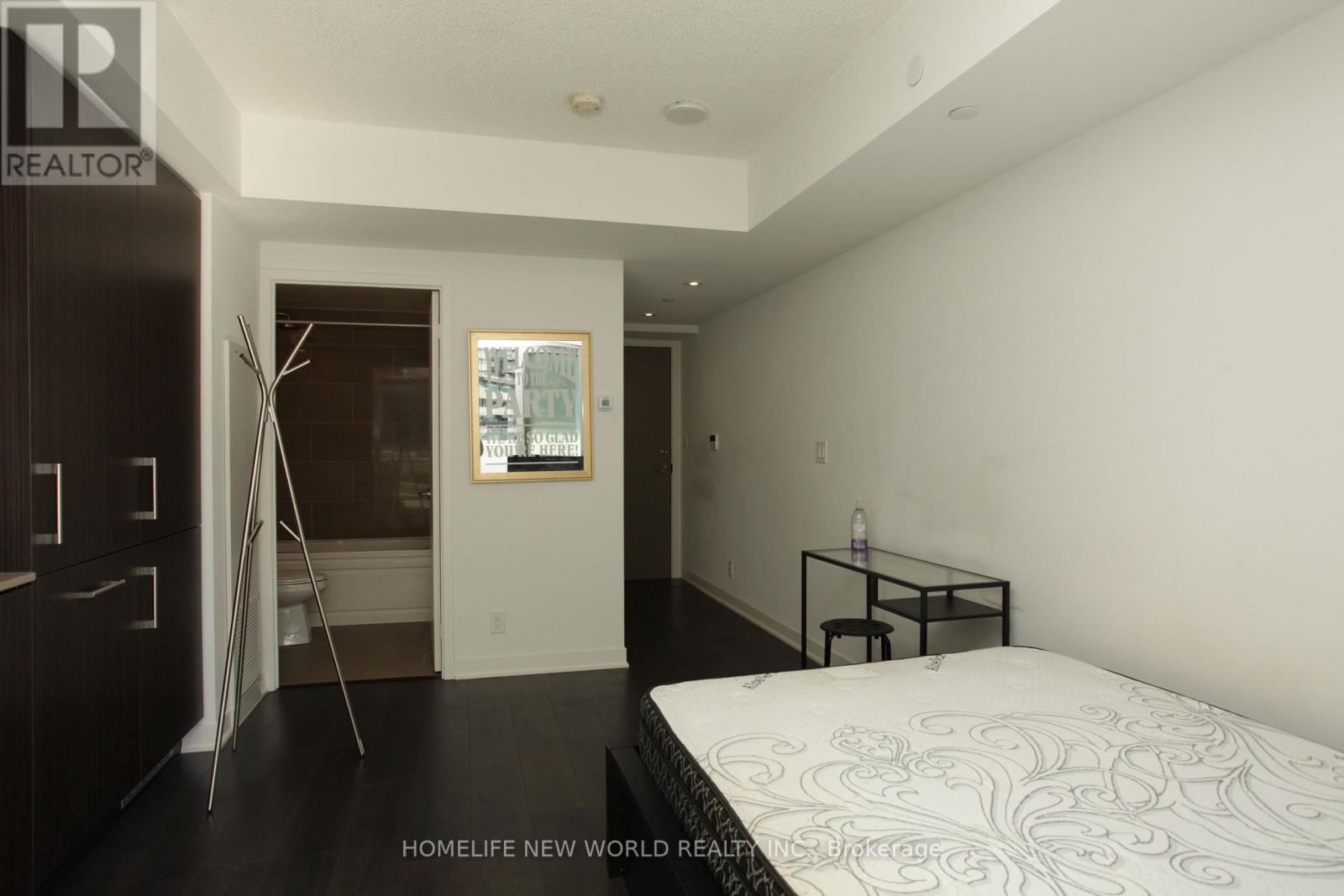 2311 - 88 Harbour Street N Property Photo 4