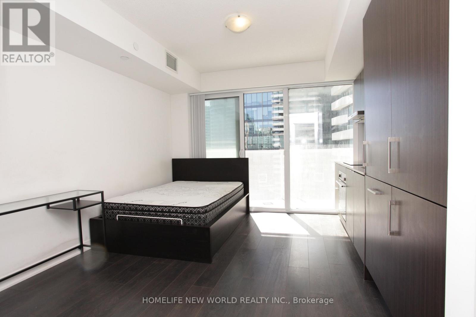 2311 - 88 Harbour Street N Property Photo 5