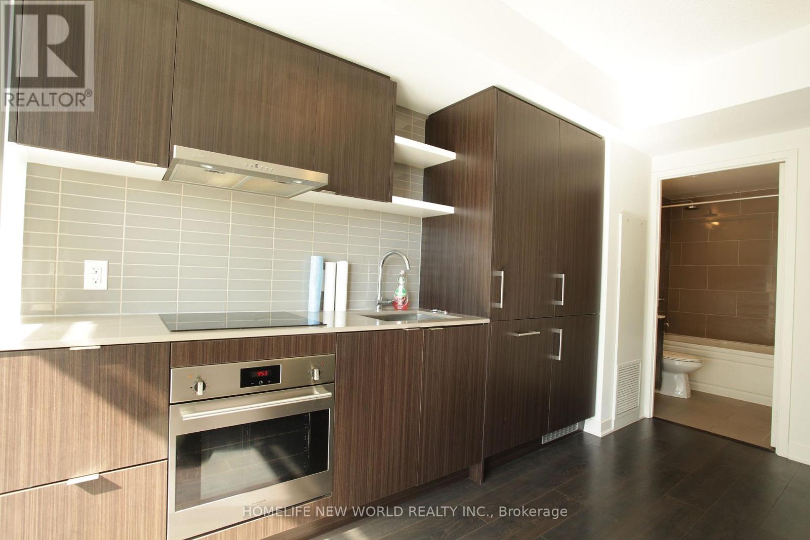 2311 - 88 Harbour Street N Property Photo 8