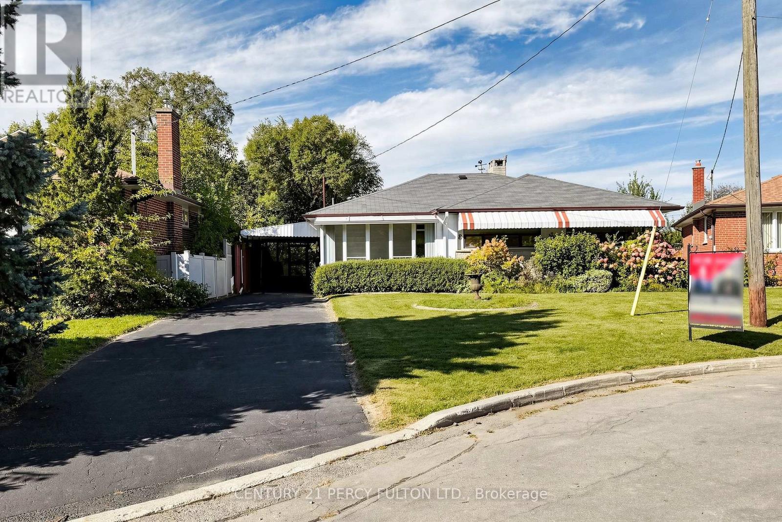 8 Wallbridge Court Property Photo 1