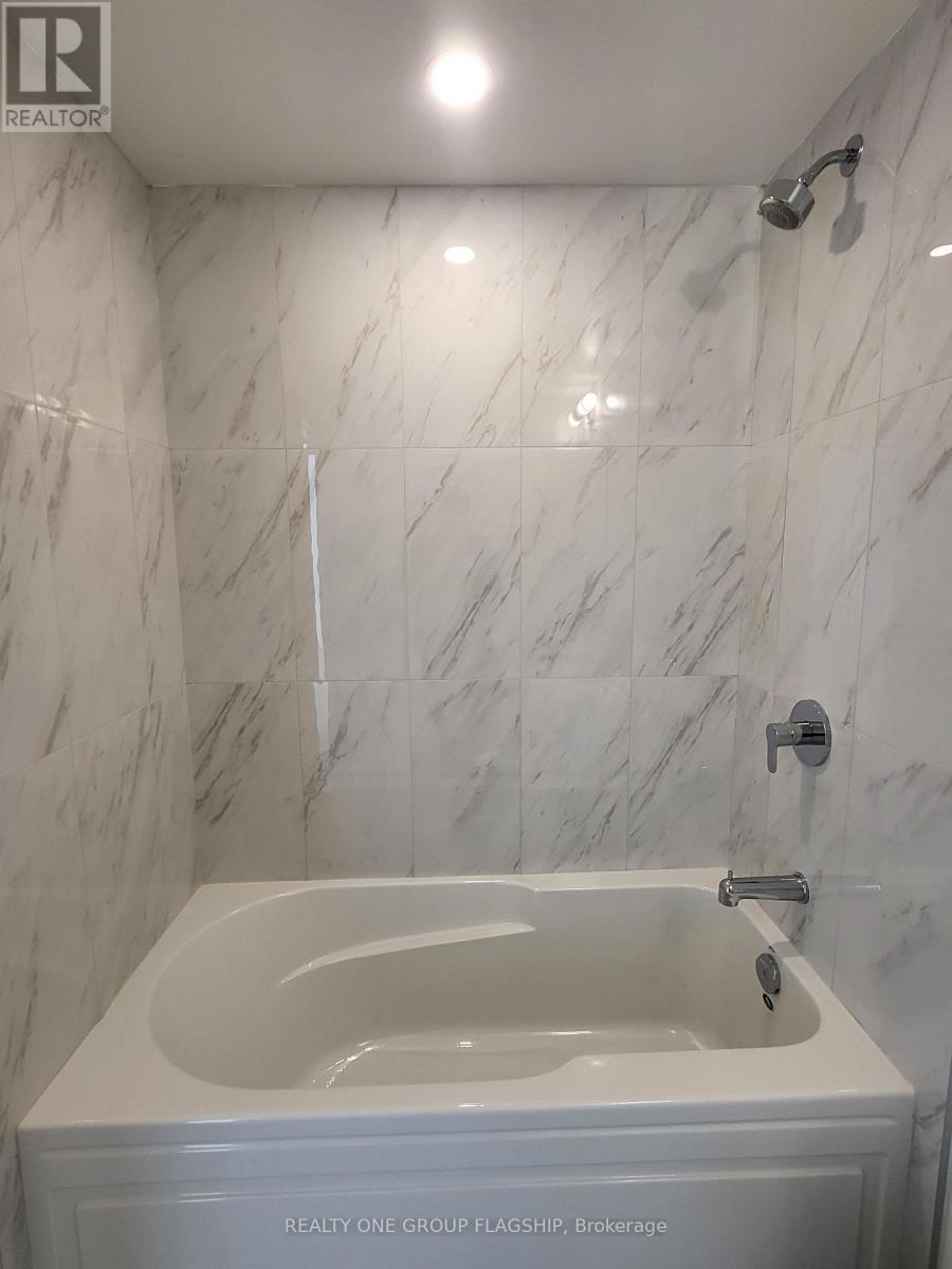 618 - 700 Sheppard Avenue W Property Photo 17