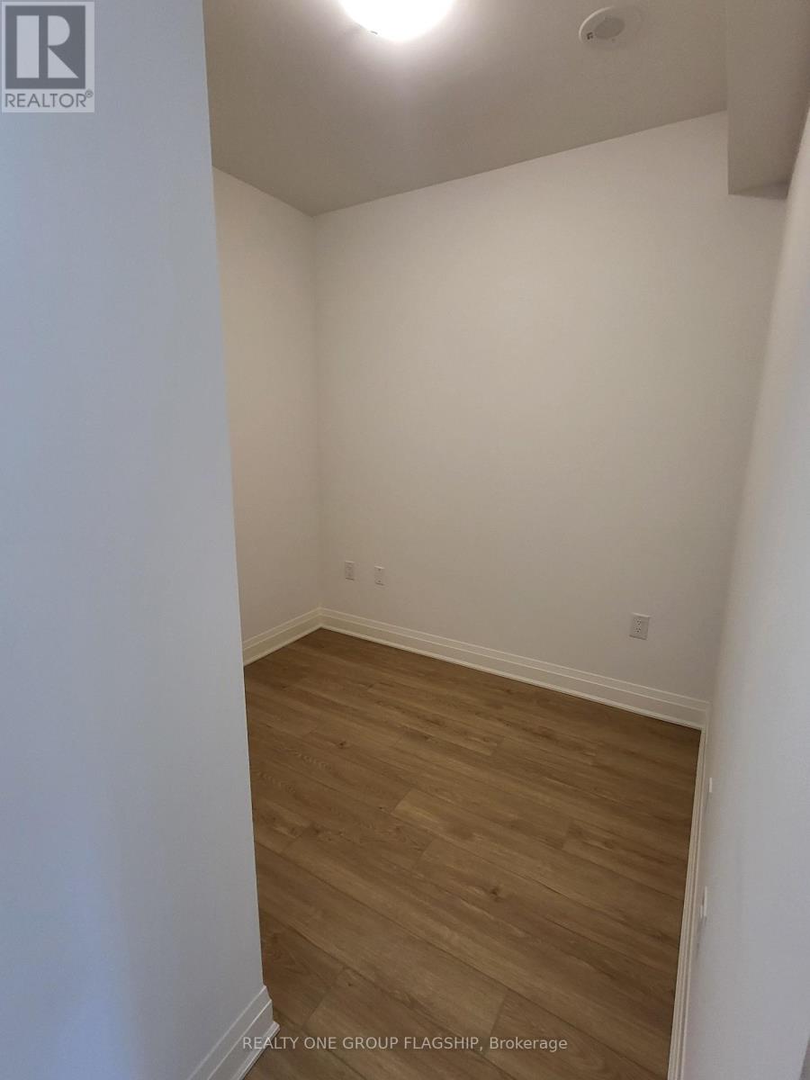 618 - 700 Sheppard Avenue W Property Photo 23