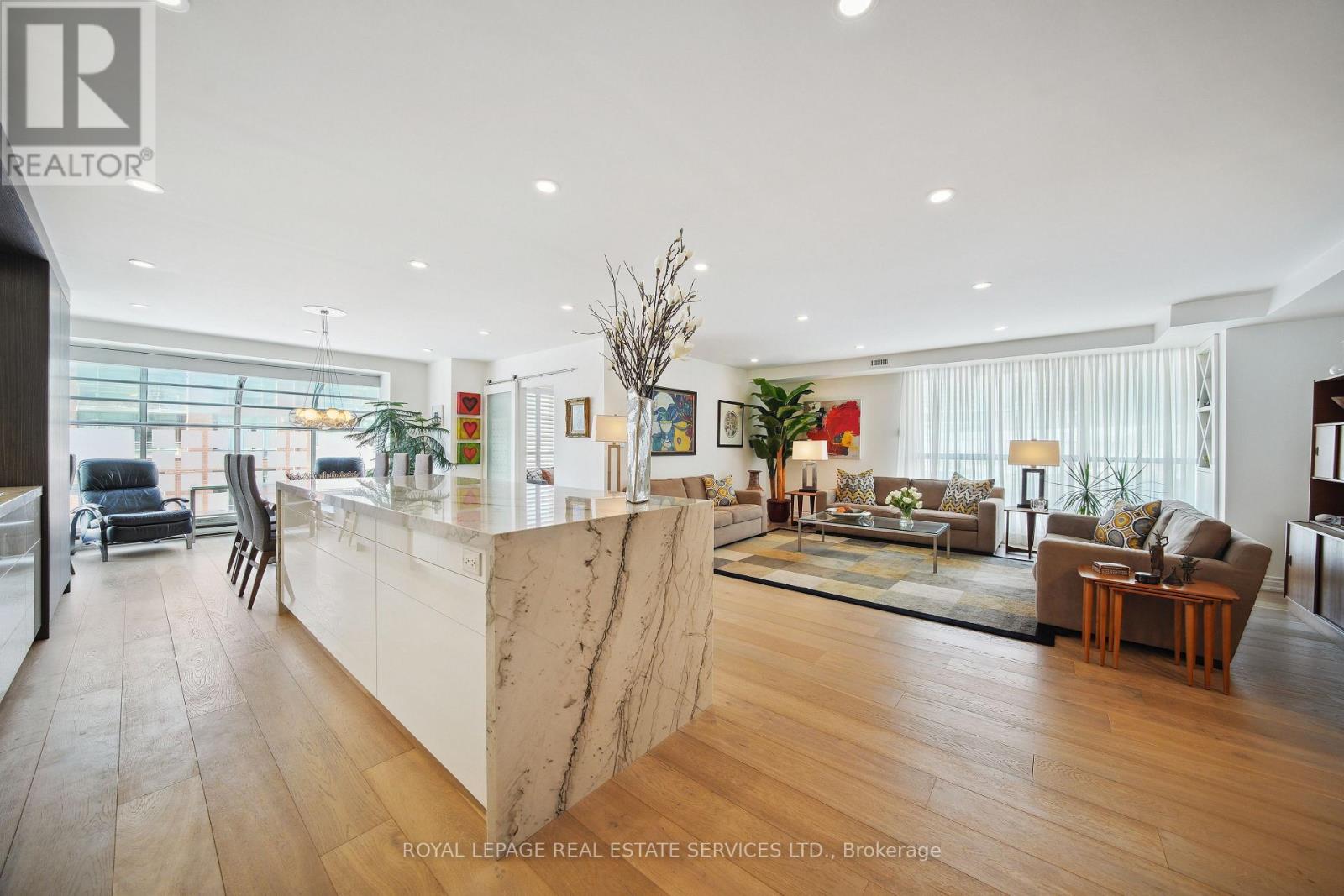 601 - 480 Queens Quay W Property Photo 8