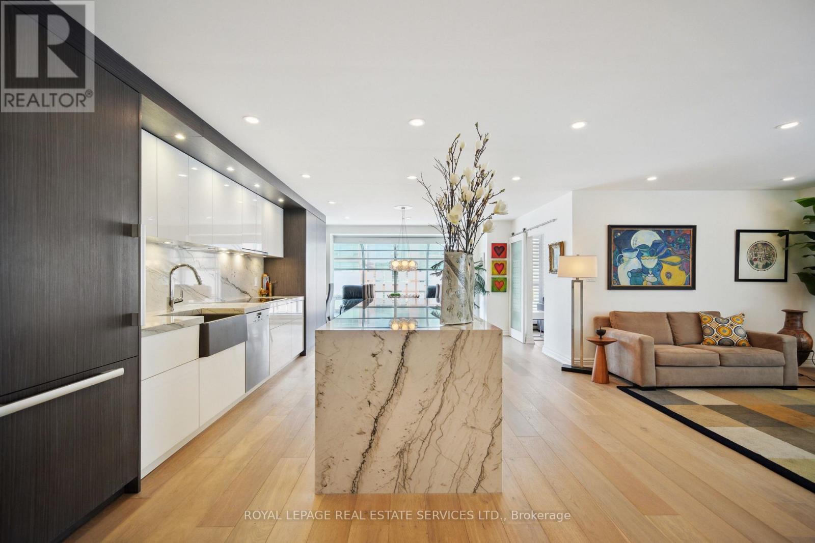 601 - 480 Queens Quay W Property Photo 9