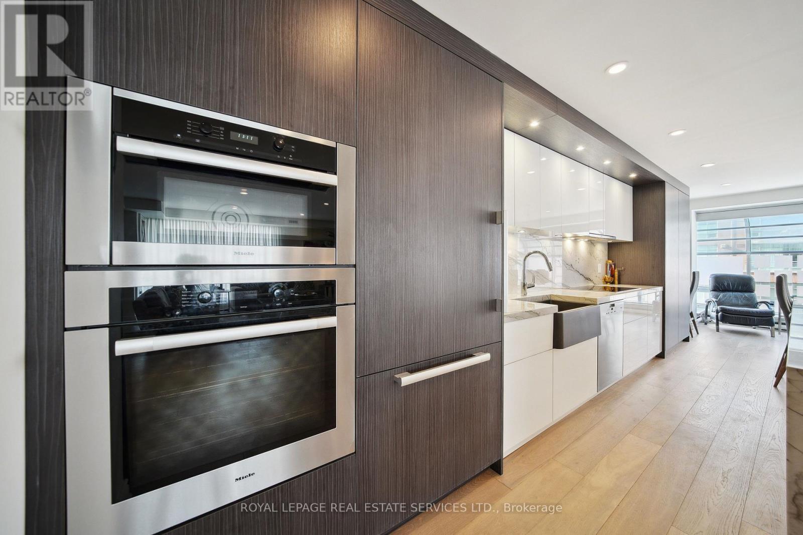 601 - 480 Queens Quay W Property Photo 11