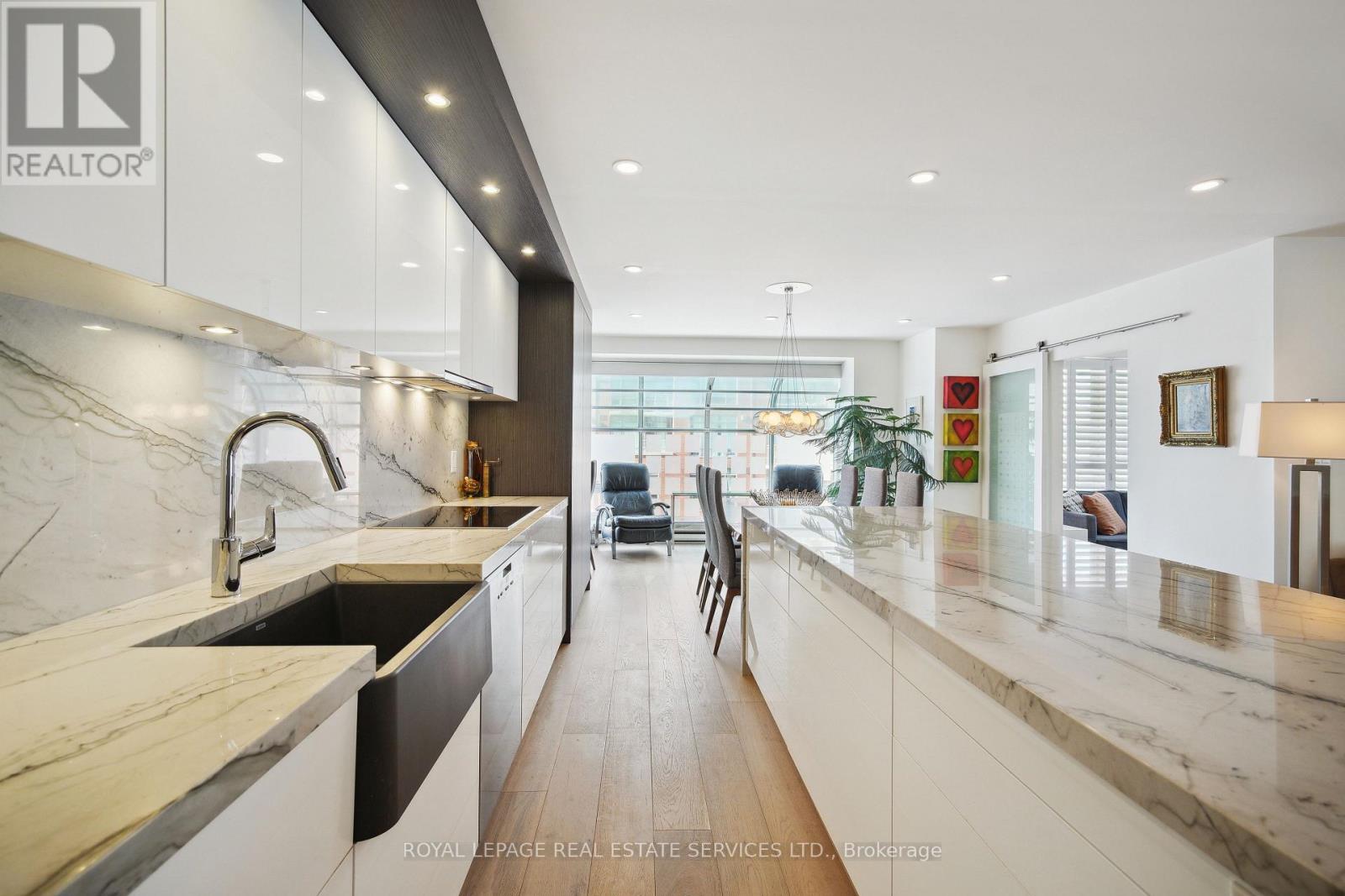 601 - 480 Queens Quay W Property Photo 12