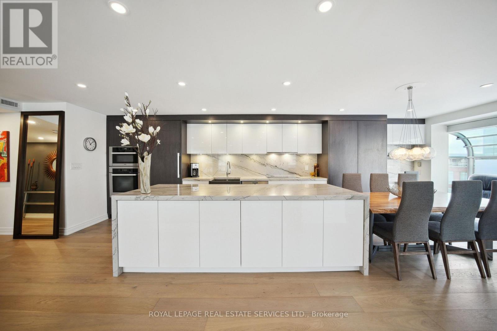 601 - 480 Queens Quay W Property Photo 14